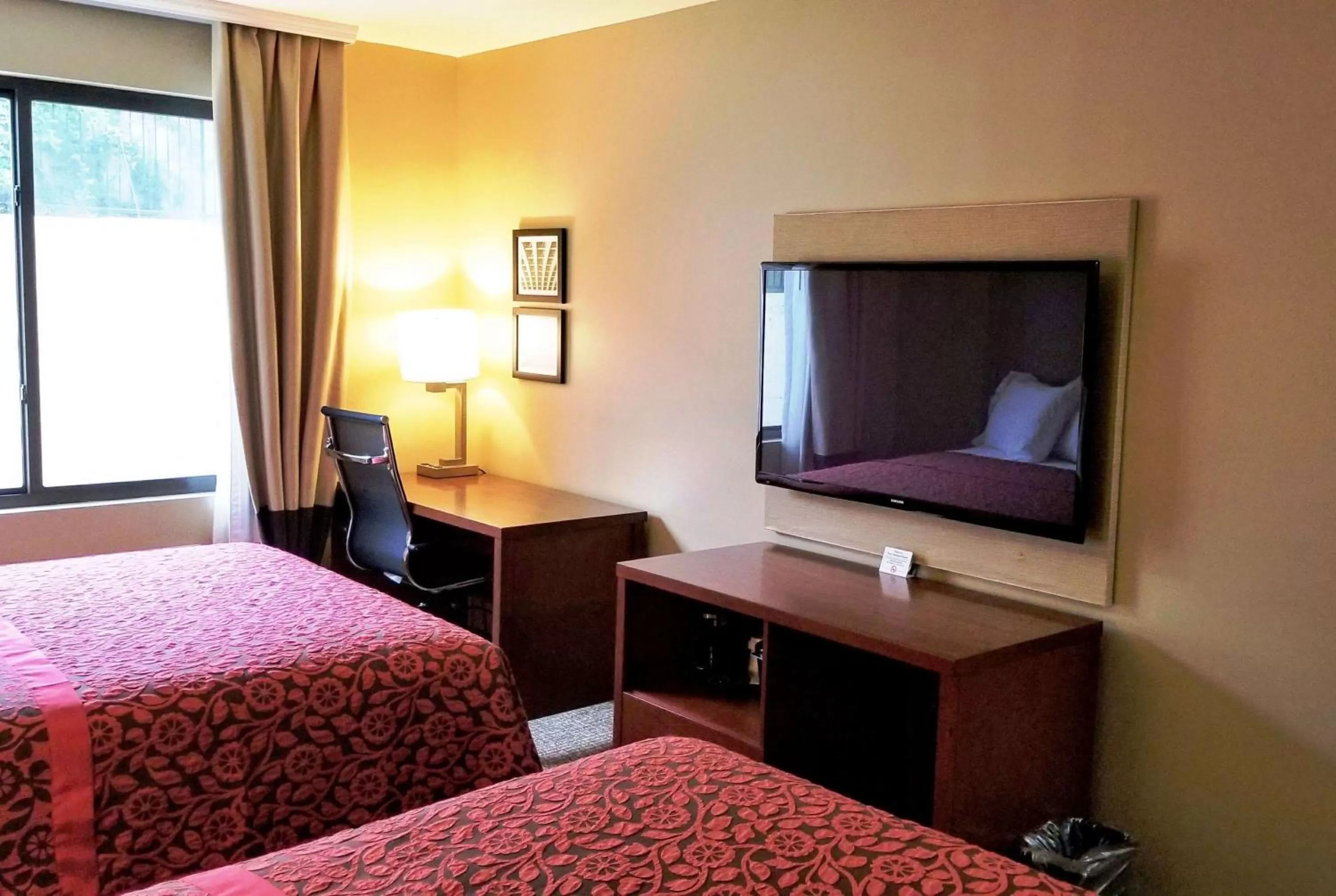 Photo of the whole room, Bed in Days Inn by Wyndham Brooklyn Marine Park