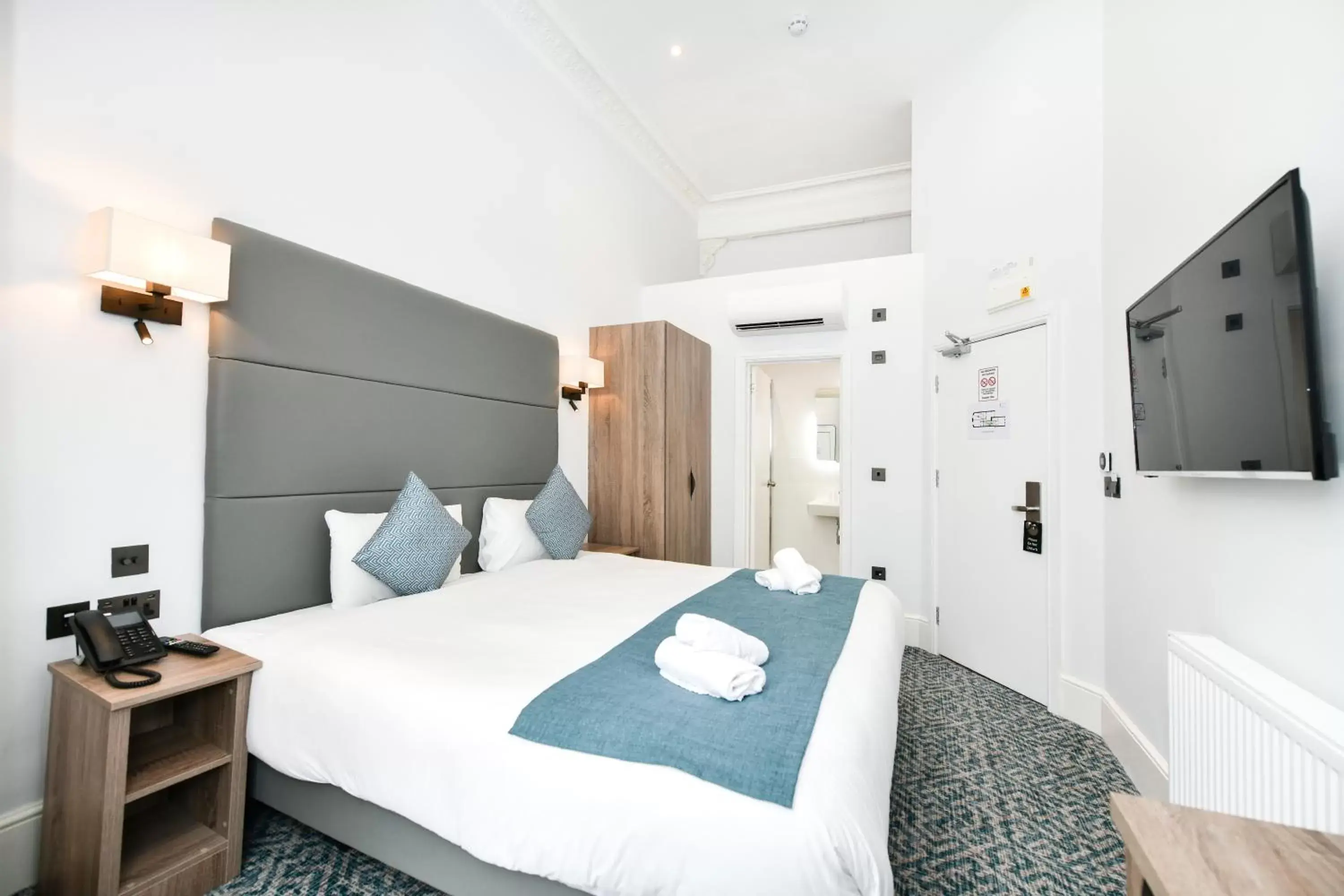 Superior Double Room in The J Hyde Park - A Park Avenue Hotel Superior Double Room in The J Hyde Park - A Park Avenue Hotel