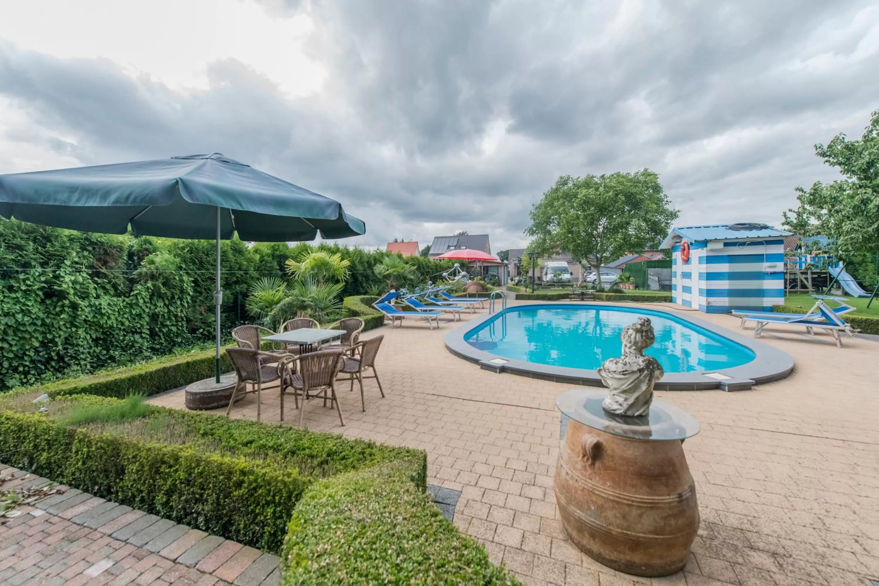 Swimming pool in B&B Casa Roman & Vakantiewoning voor 1 pers tot max 32 personen