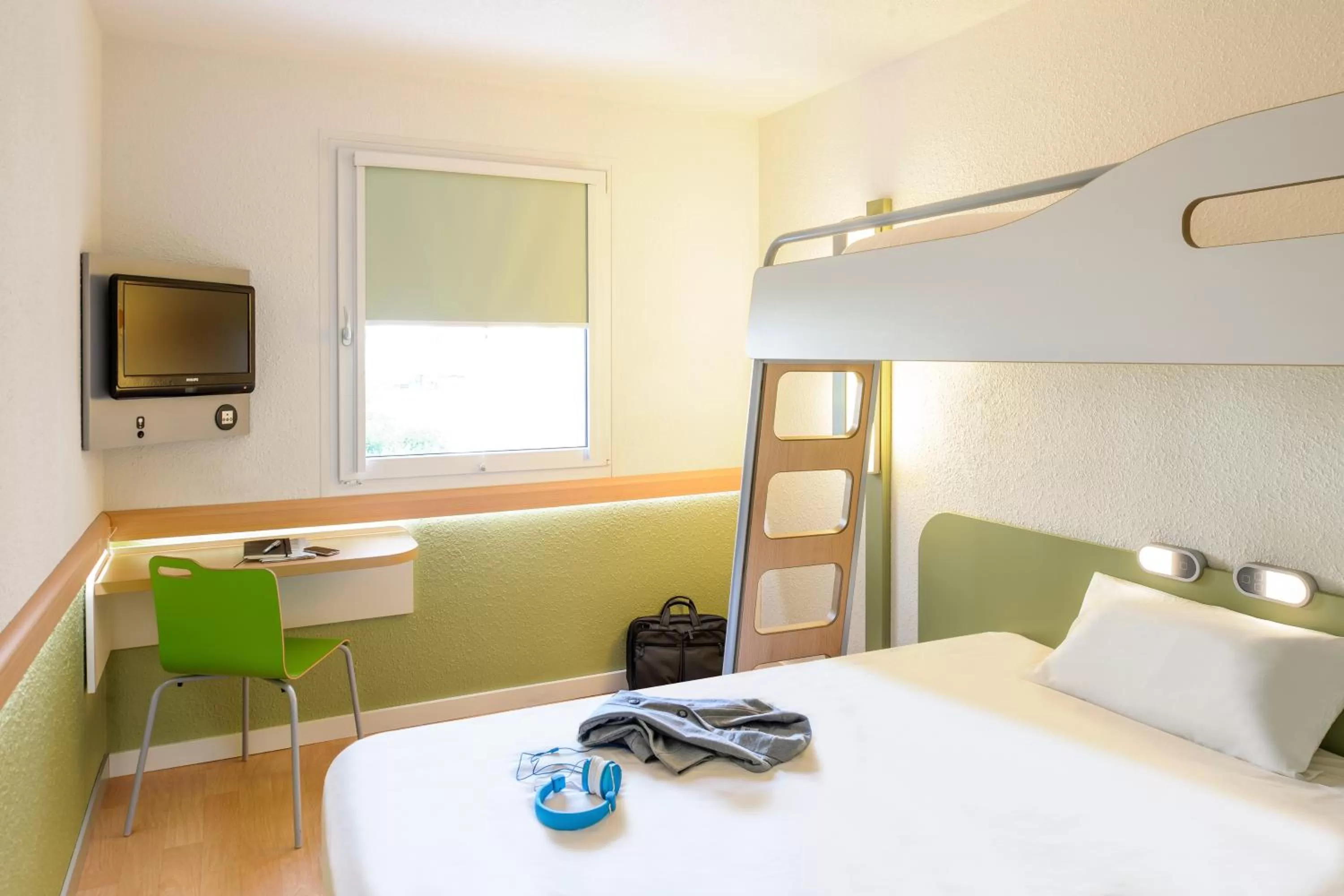 Photo of the whole room, Bed in ibis budget Koeln Leverkusen City