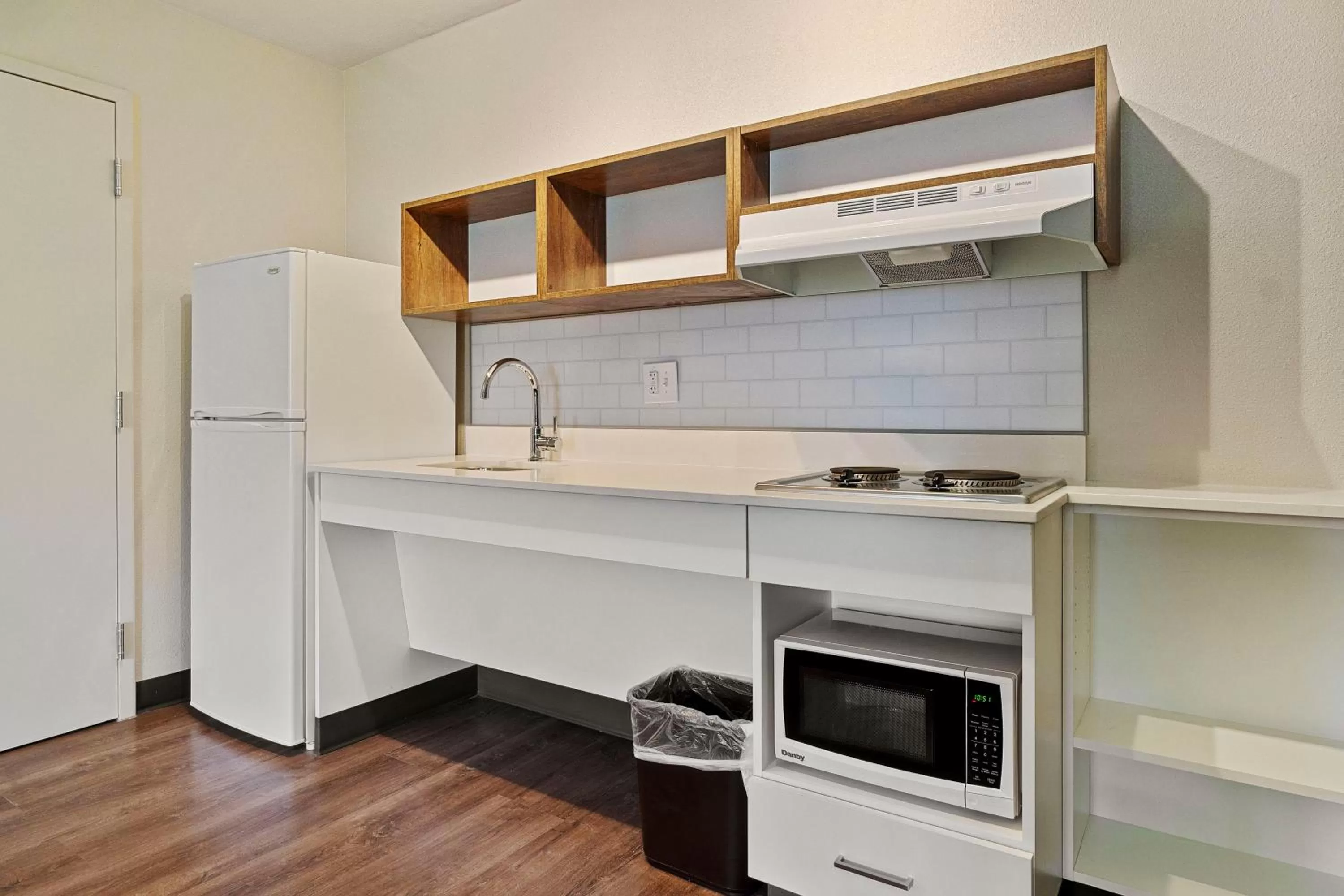 Kitchen or kitchenette in Extended Stay America Suites - San Francisco - San Mateo - SFO