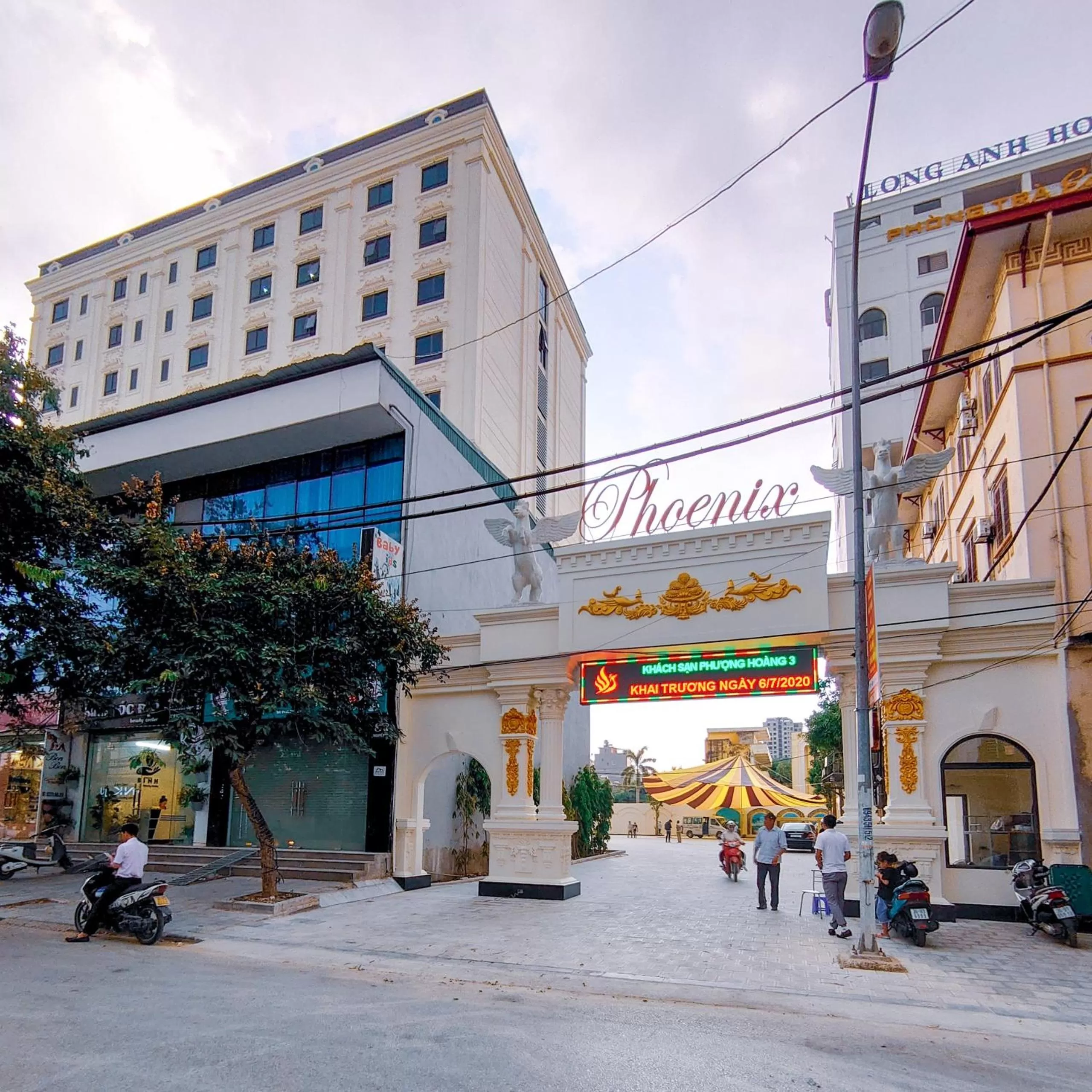 Property building in Khách Sạn Phượng Hoàng 3