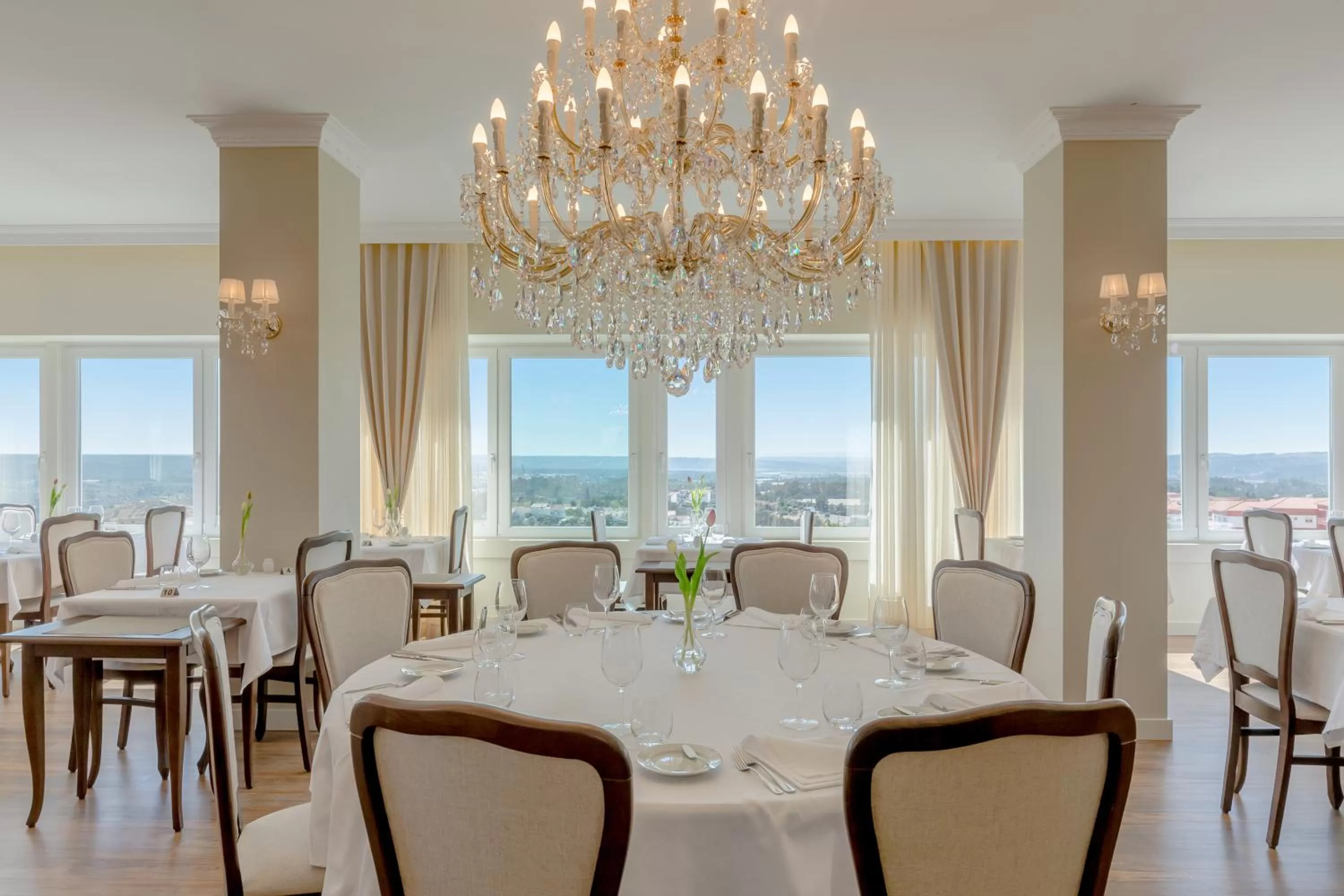 Restaurant/places to eat in Luna Hotel Turismo