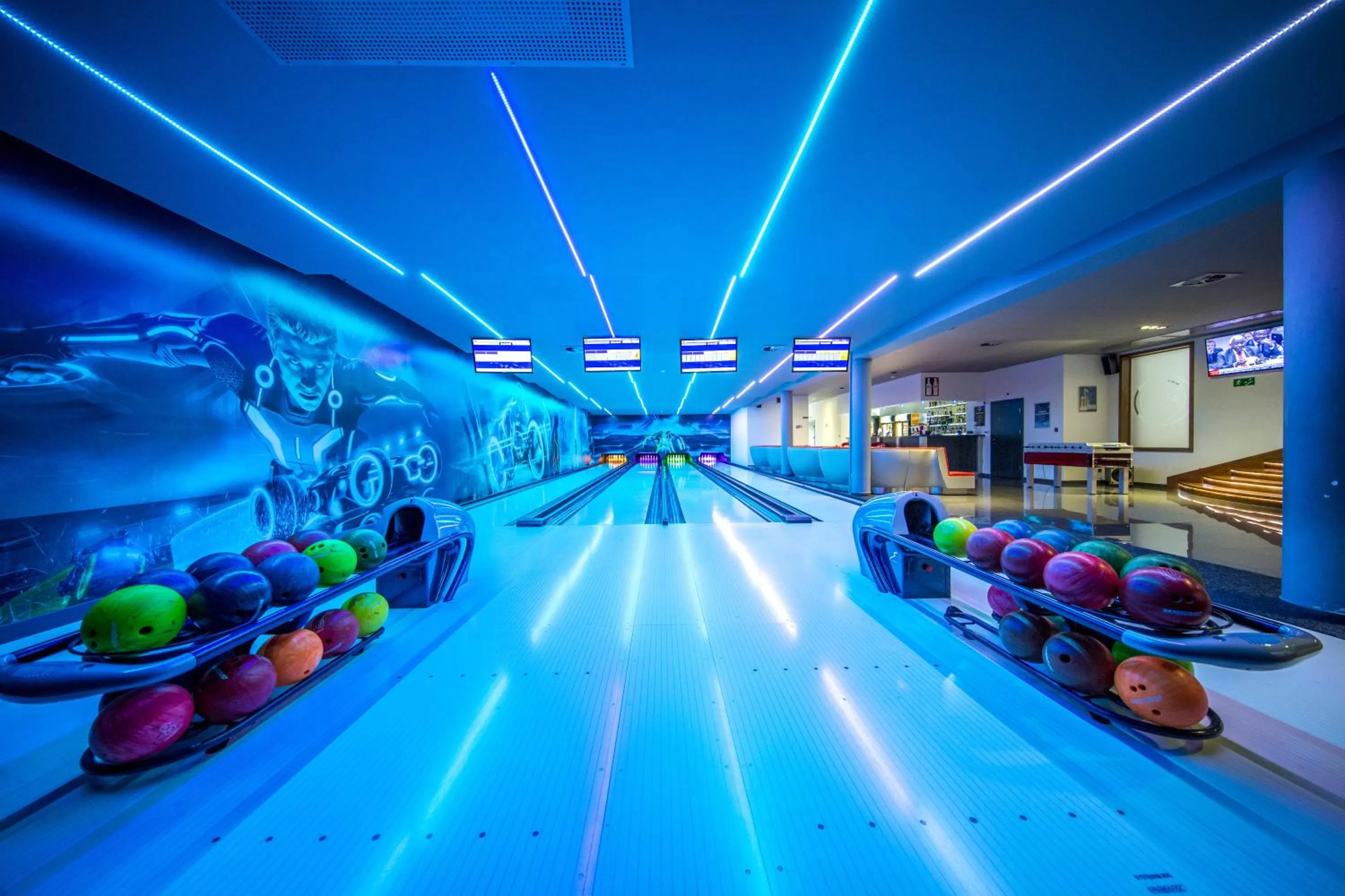 Bowling in Hotel Kiston