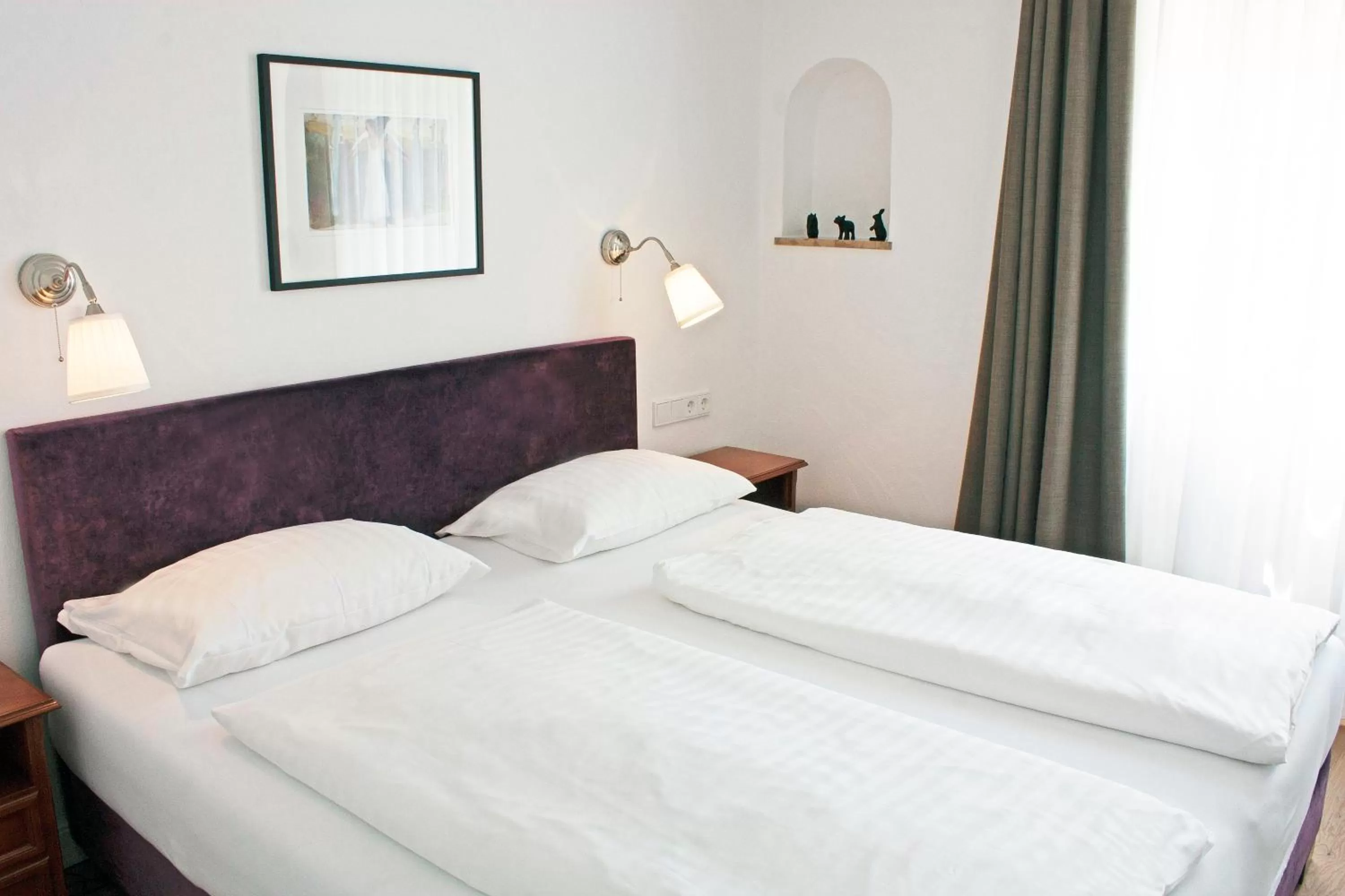 Photo of the whole room, Bed in Hotel Bayerischer Hof