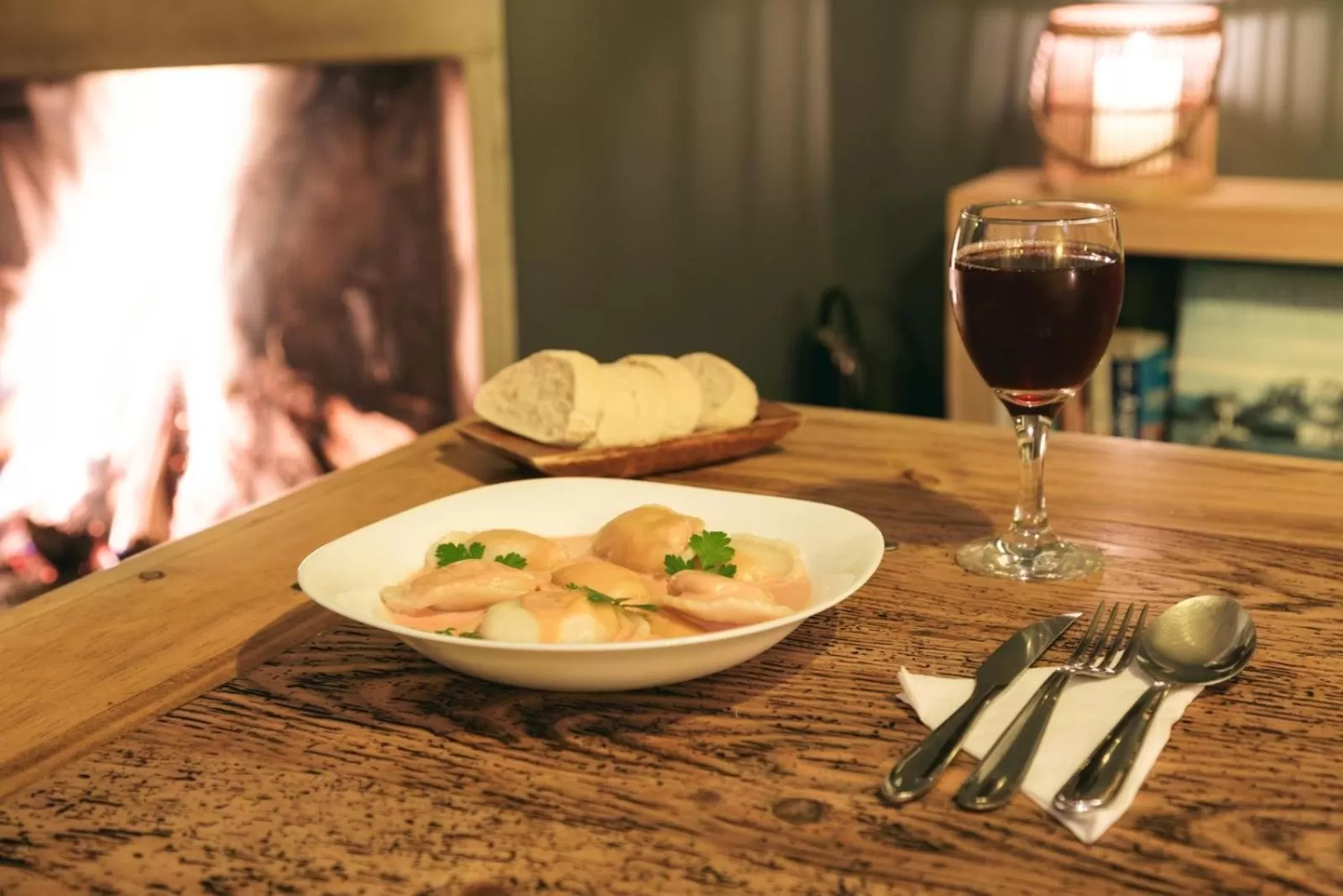 Food in Undarius Hotel (exclusively gay men)