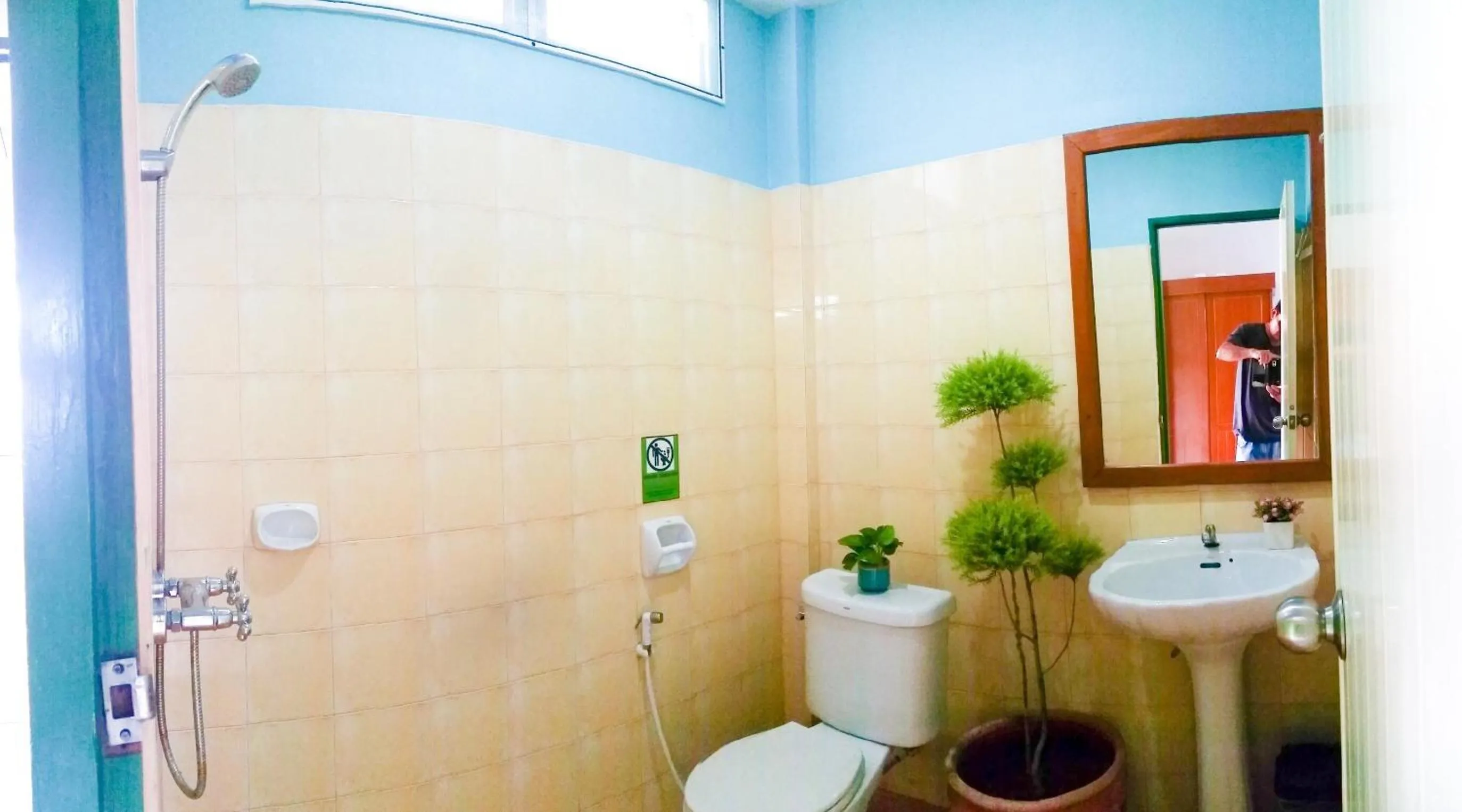 Shower in J.Holiday Inn Krabi