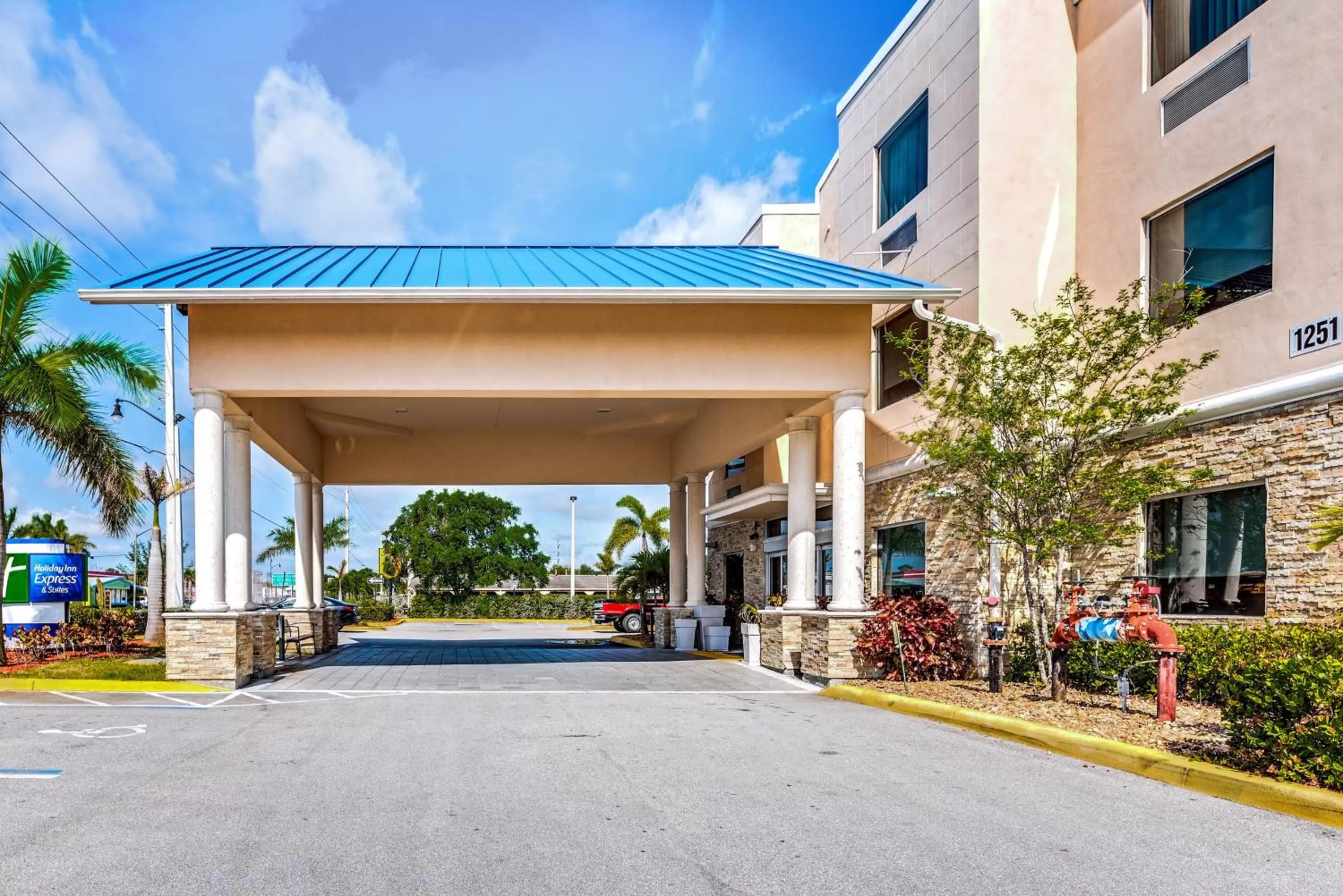 Property building in Holiday Inn Express & Suites Lantana by IHG