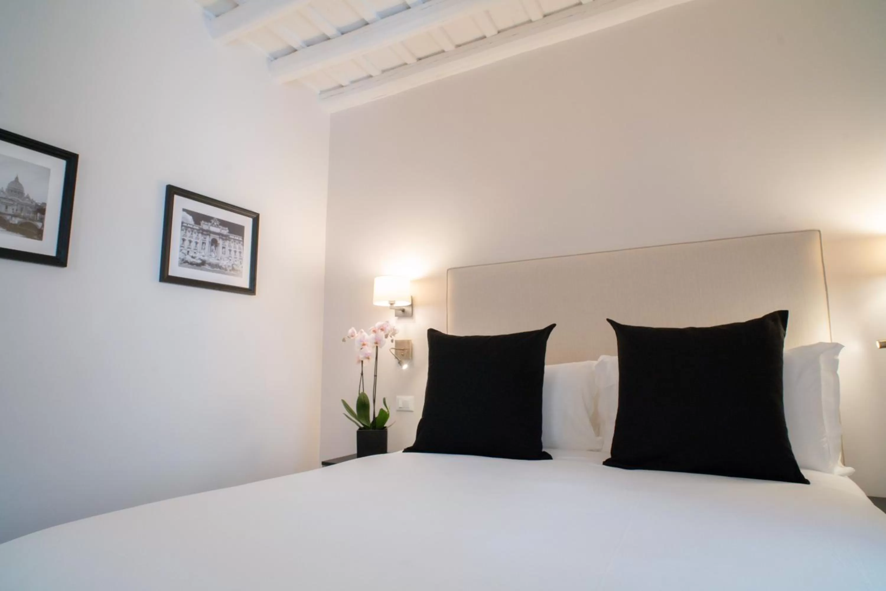 Bedroom, Bed in Kame Hall