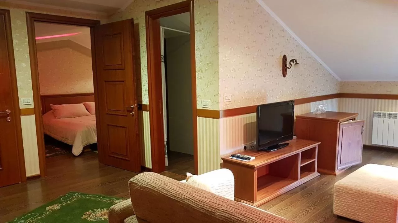 Living room, Bed in Vila Sigal Pogradec