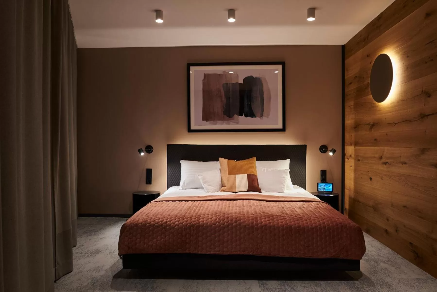 Photo of the whole room, Bed in Mountains Hotel