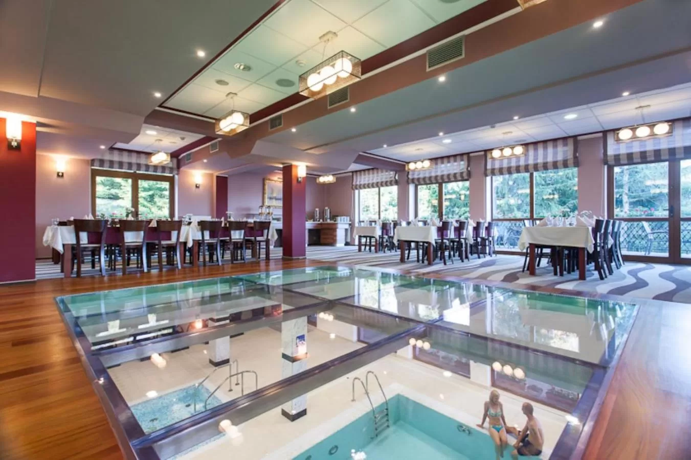 Restaurant/places to eat in Hotel Robert's Port