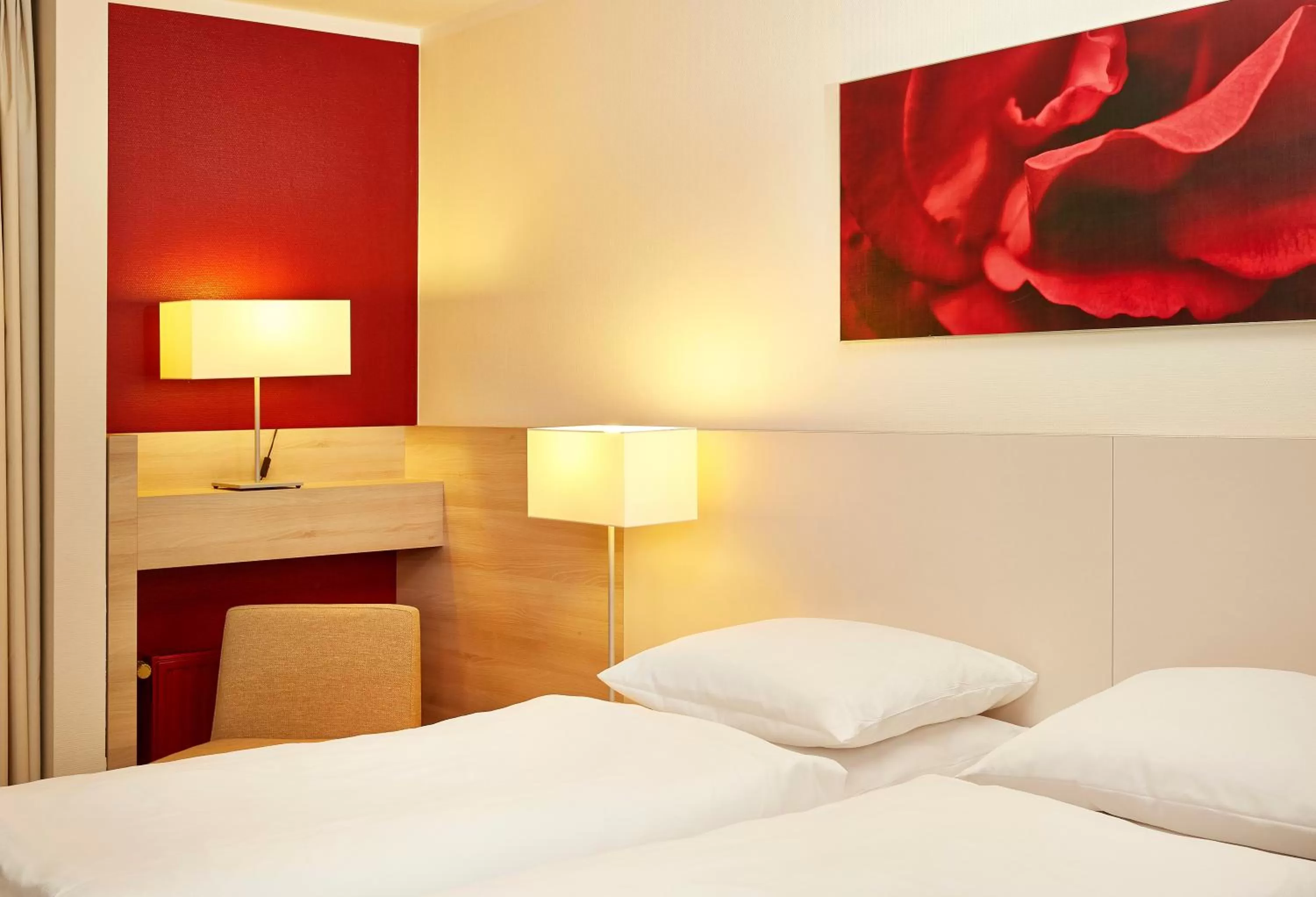 Bedroom, Bed in H+ Hotel Bad Soden