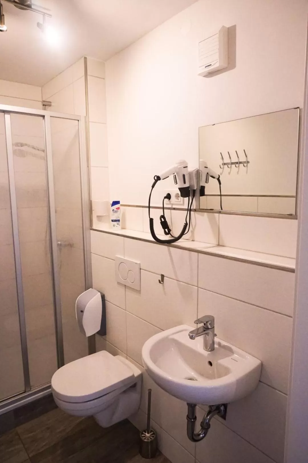 Bathroom in Ellada Restaurant & Hotel