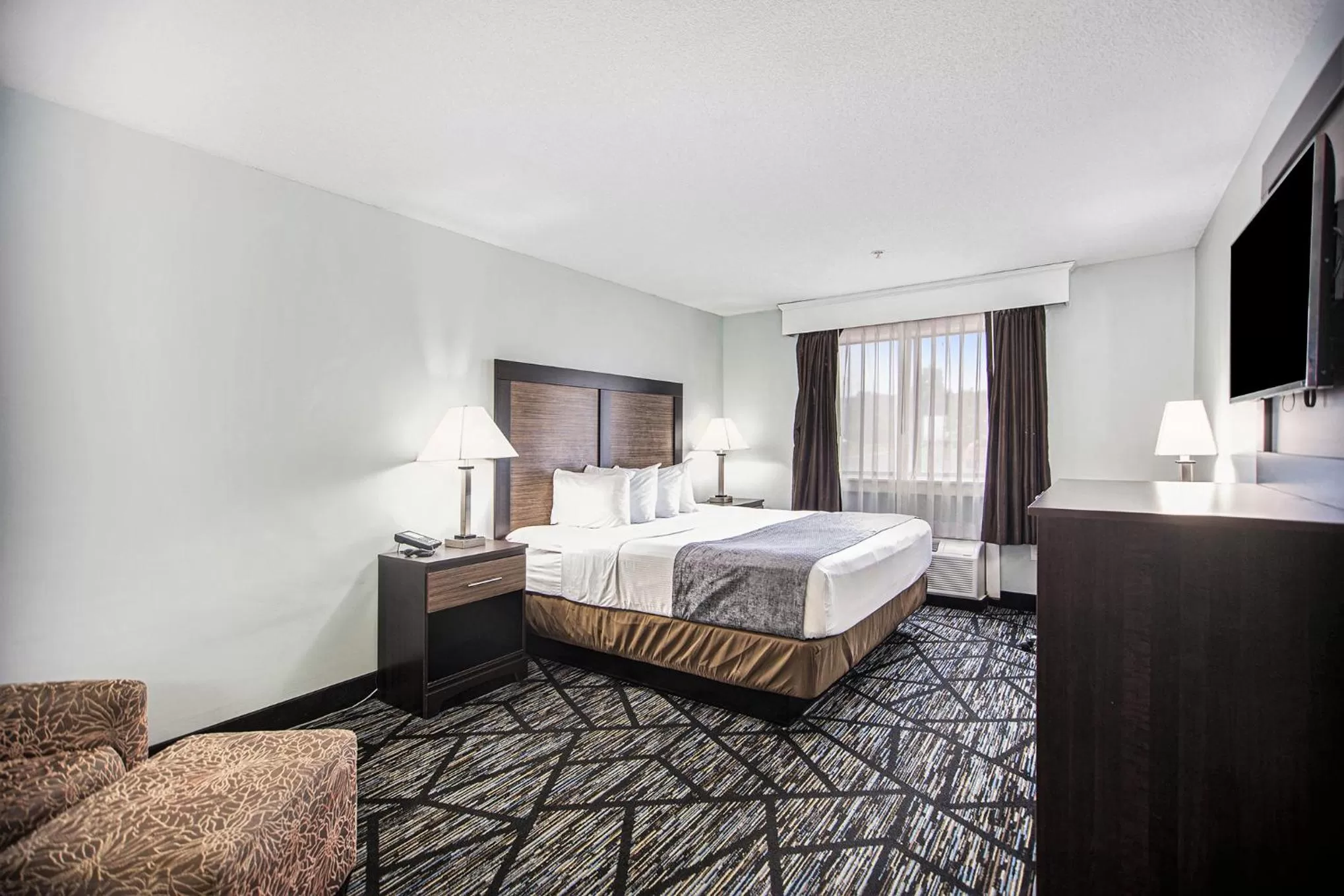 Photo of the whole room, Bed in Baymont by Wyndham Grand Haven