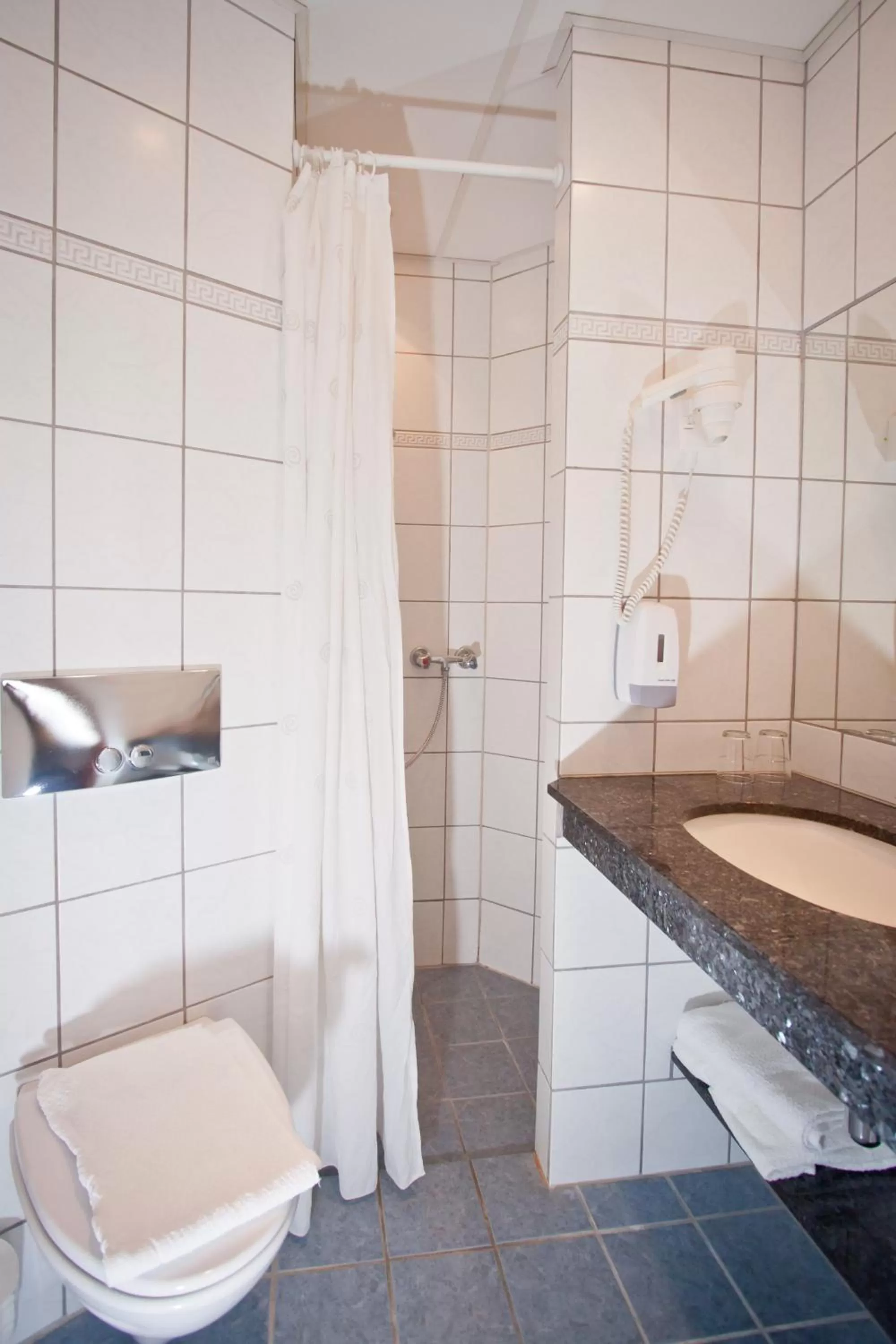 Bathroom in Go Hotel Saga