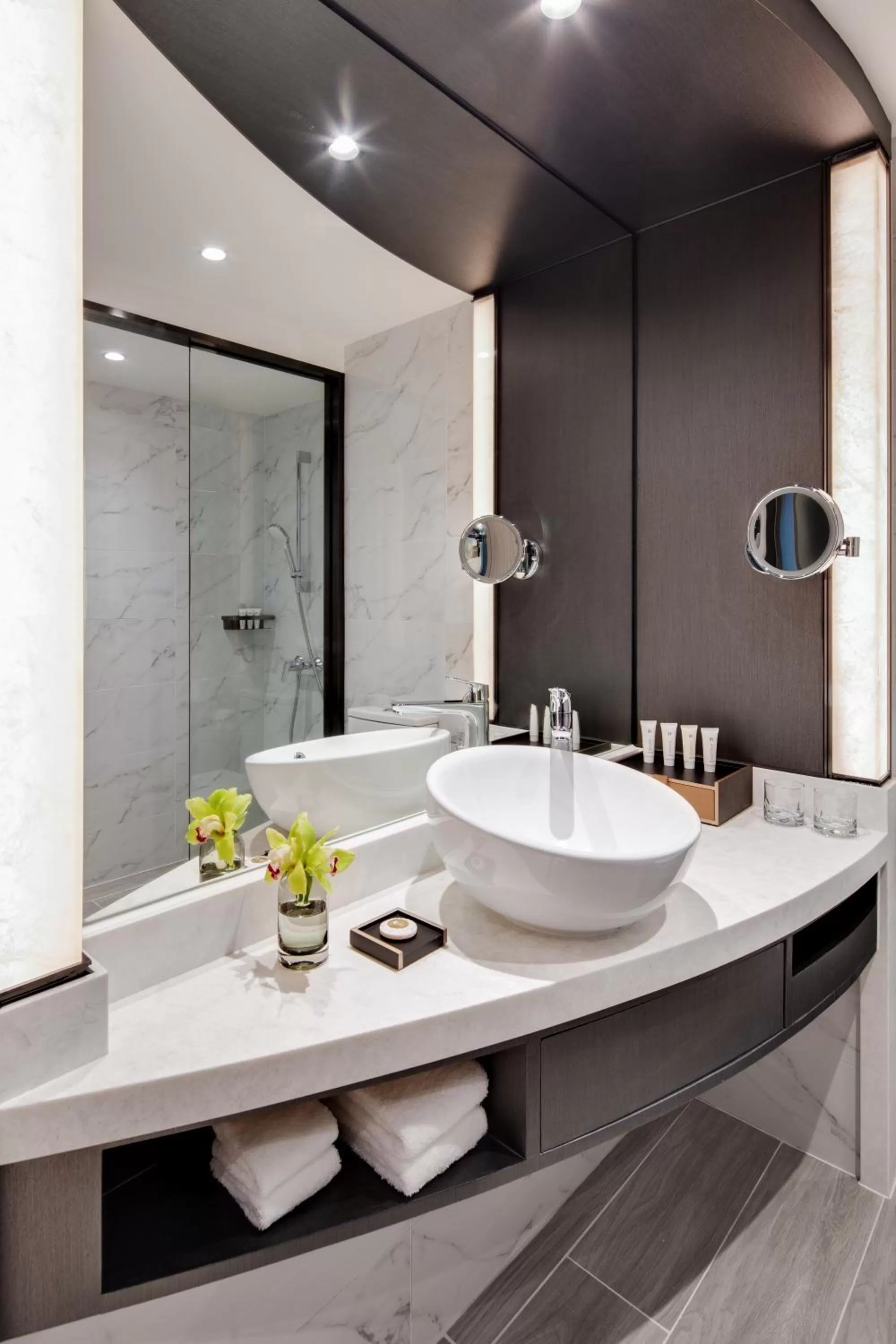 Bathroom in Royal Park Hotel