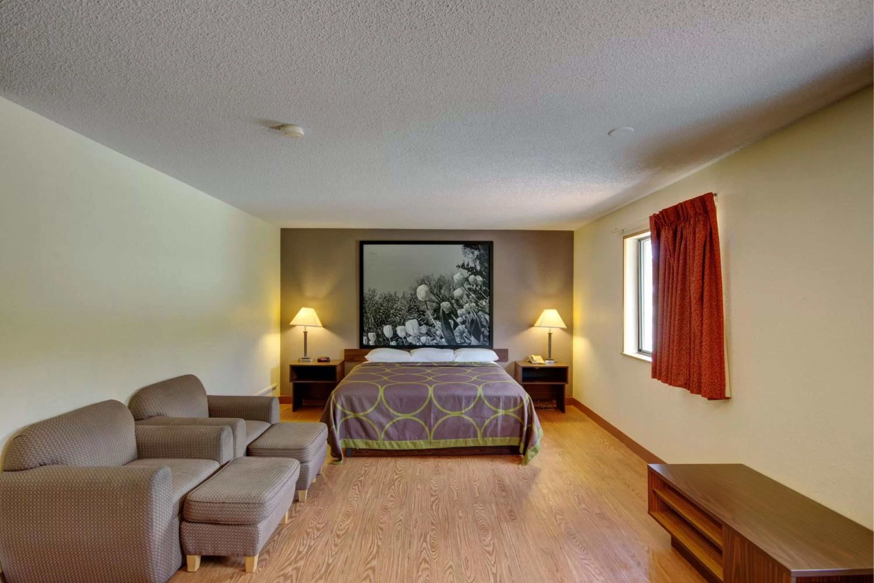 Photo of the whole room, Bed in Super 8 by Wyndham Zanesville