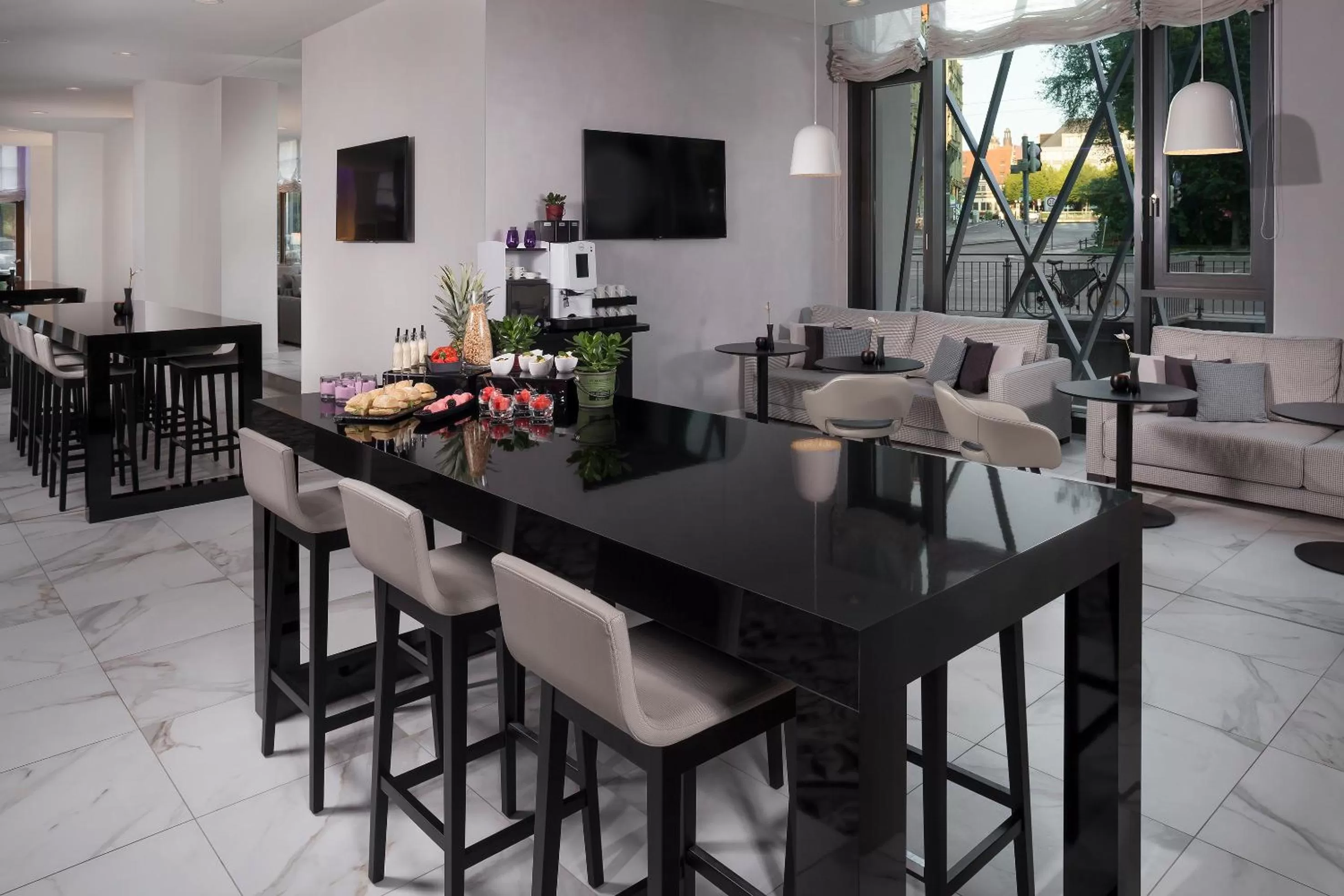 Communal lounge/ TV room in INNSiDE by Meliá Leipzig