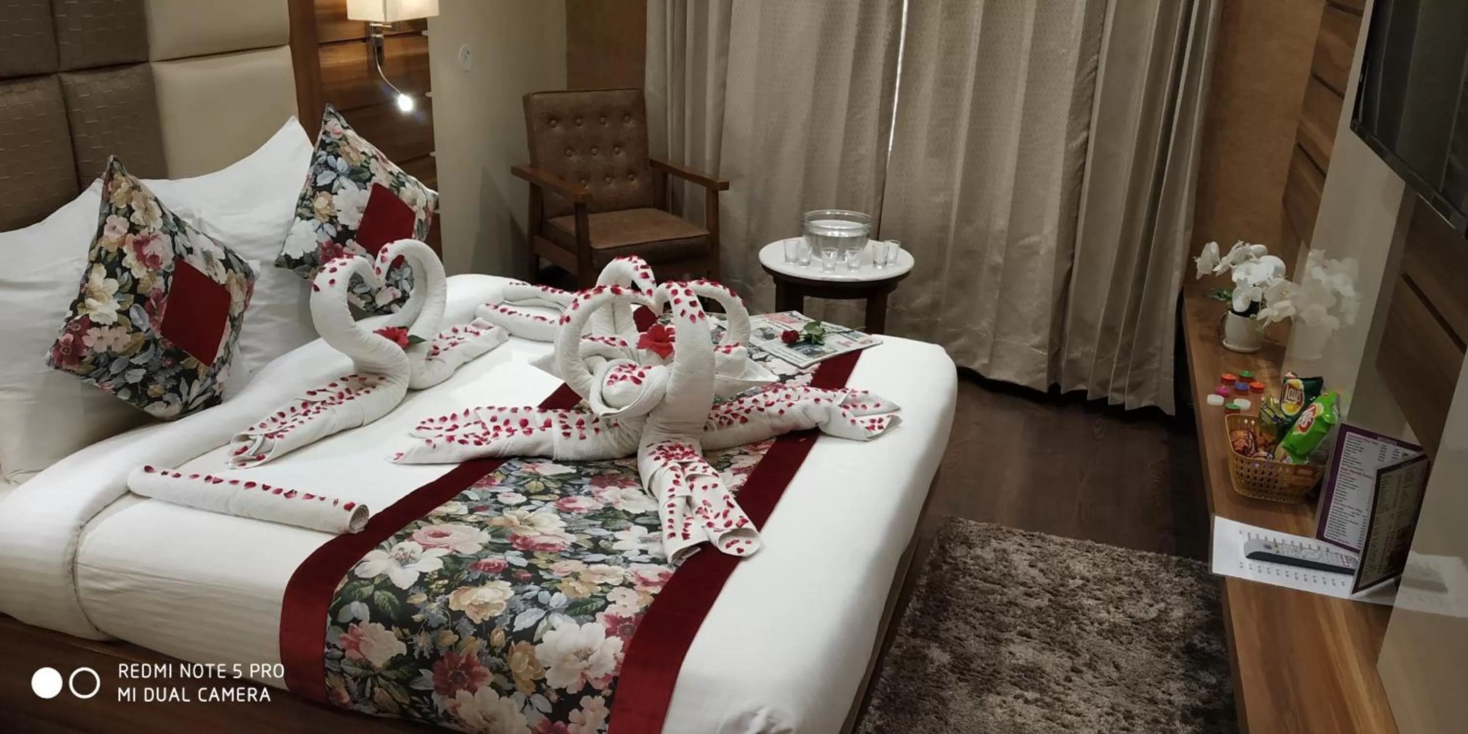 Bed in Hotel Makhan Residency