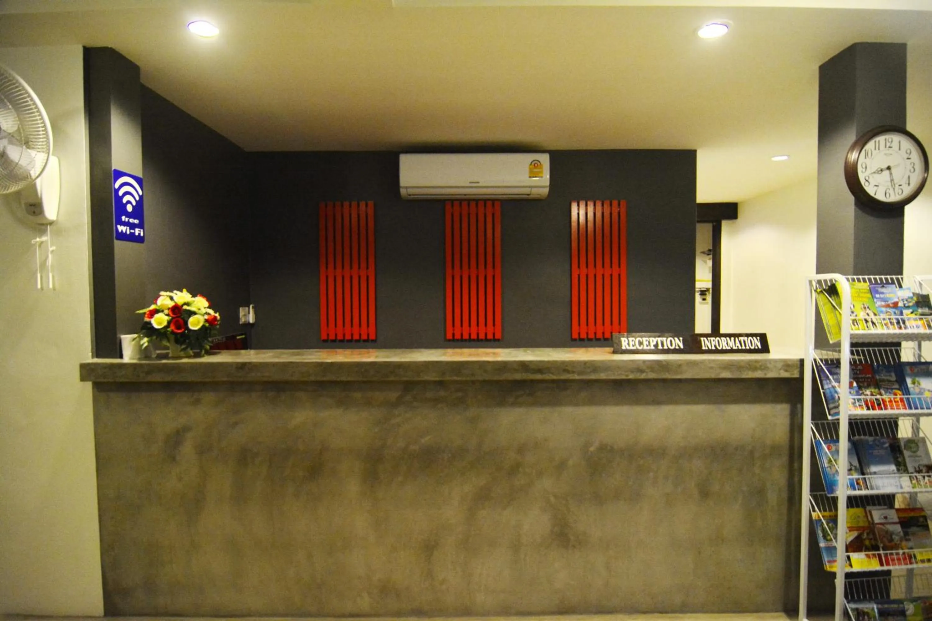 Lobby or reception in The Sea @ Lanta Hotel