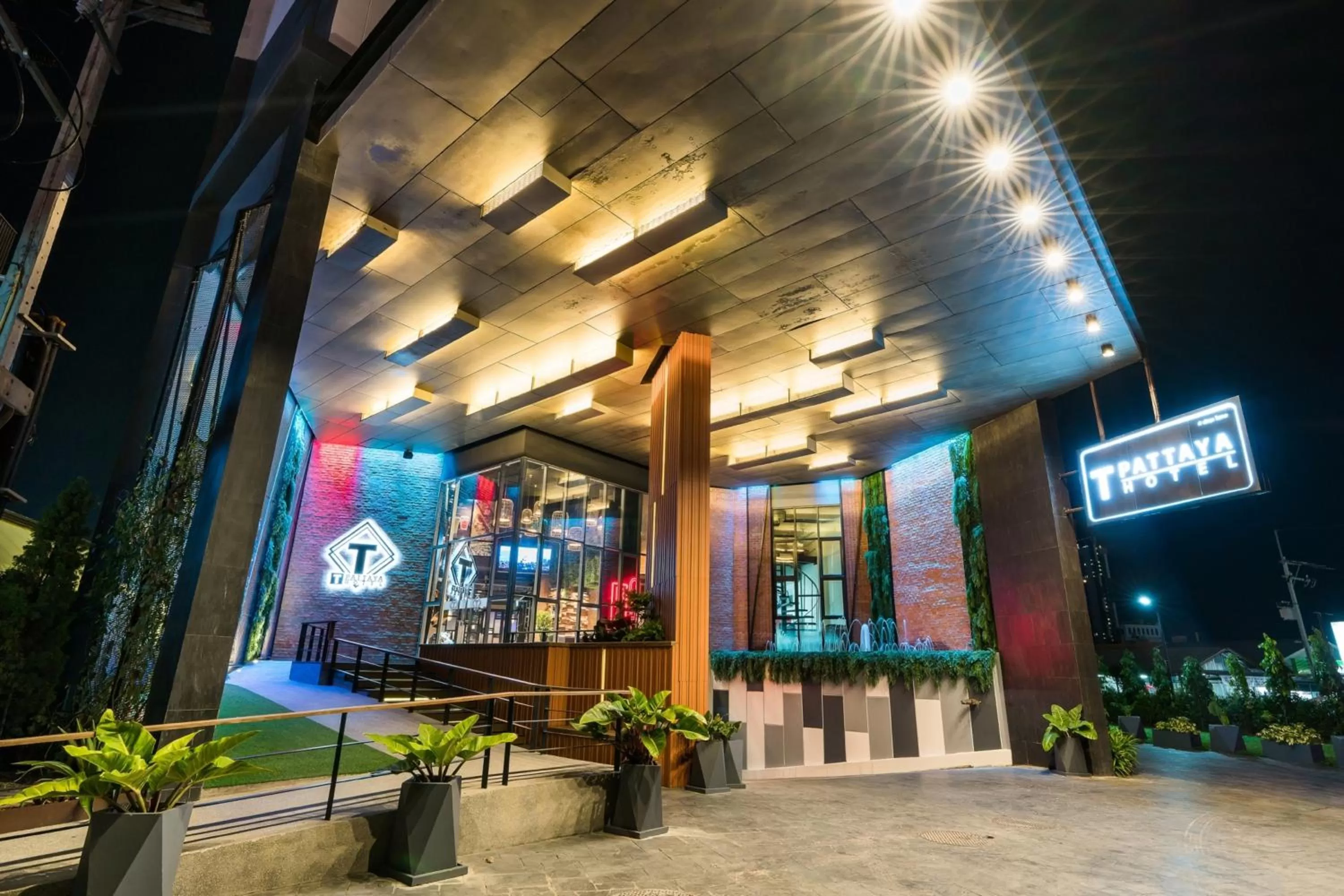 Property building in SureStay Plus by Best Western T Pattaya