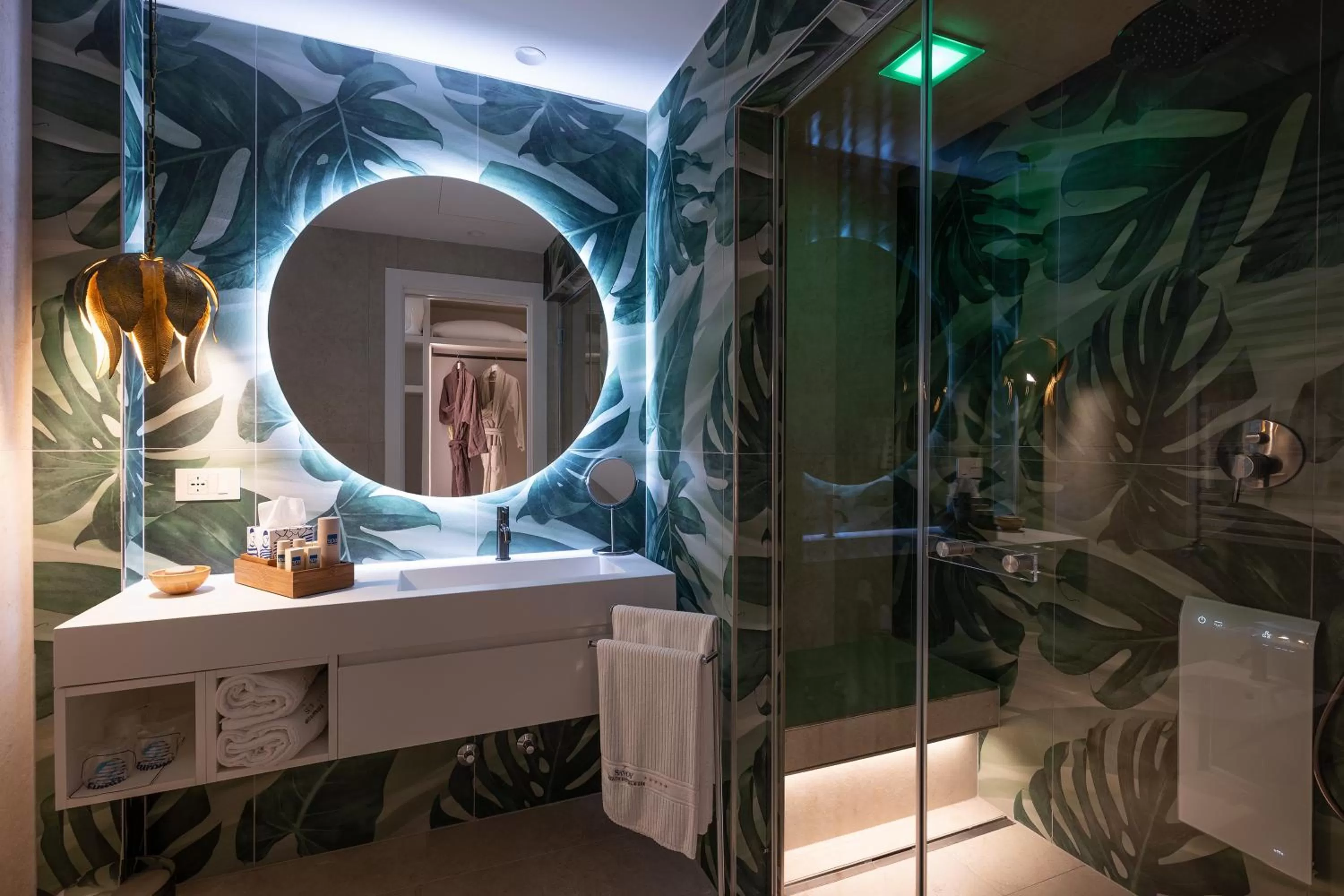 Shower in Savoy Beach Hotel & Thermal Spa