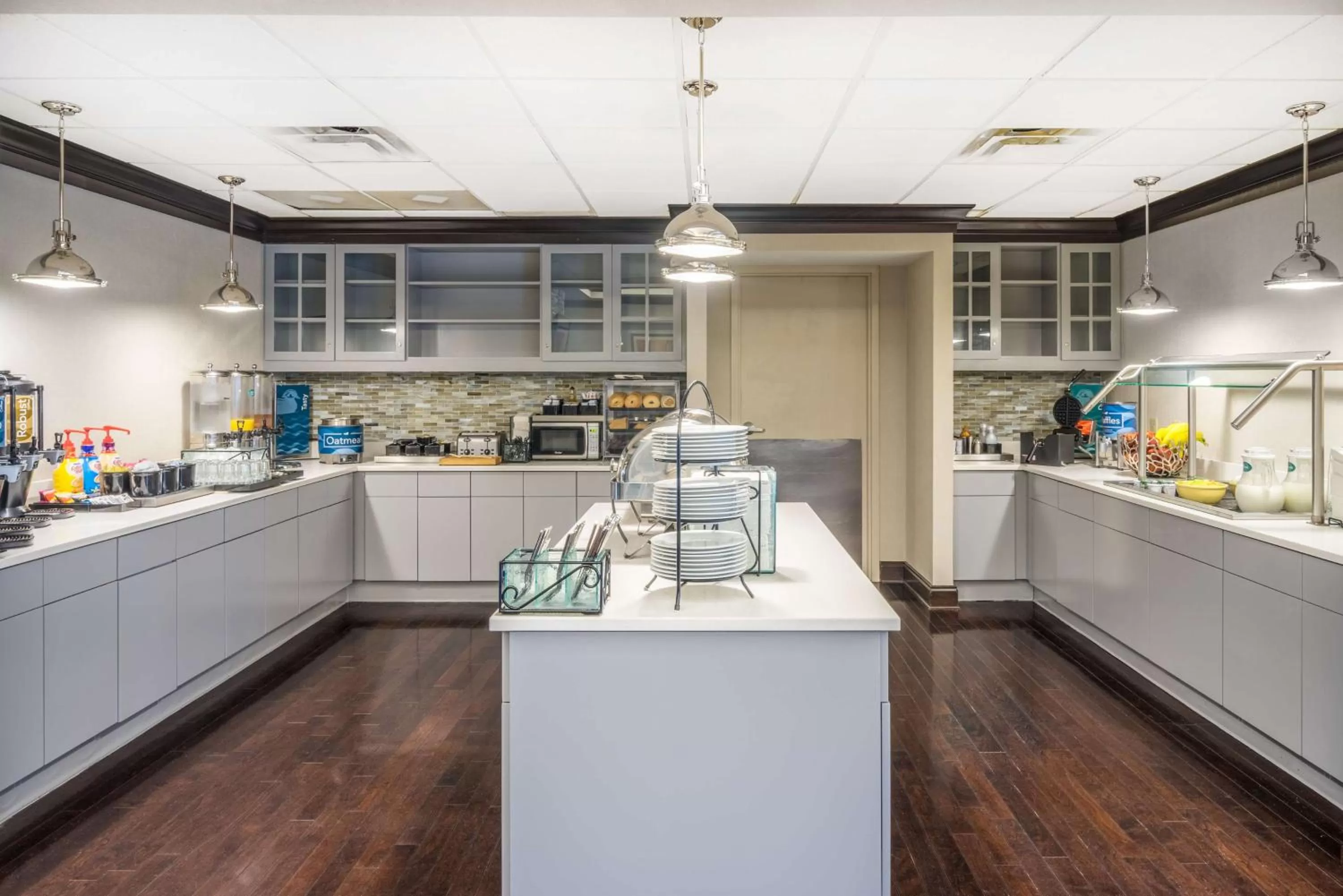 Dining area in Homewood Suites by Hilton Louisville-East