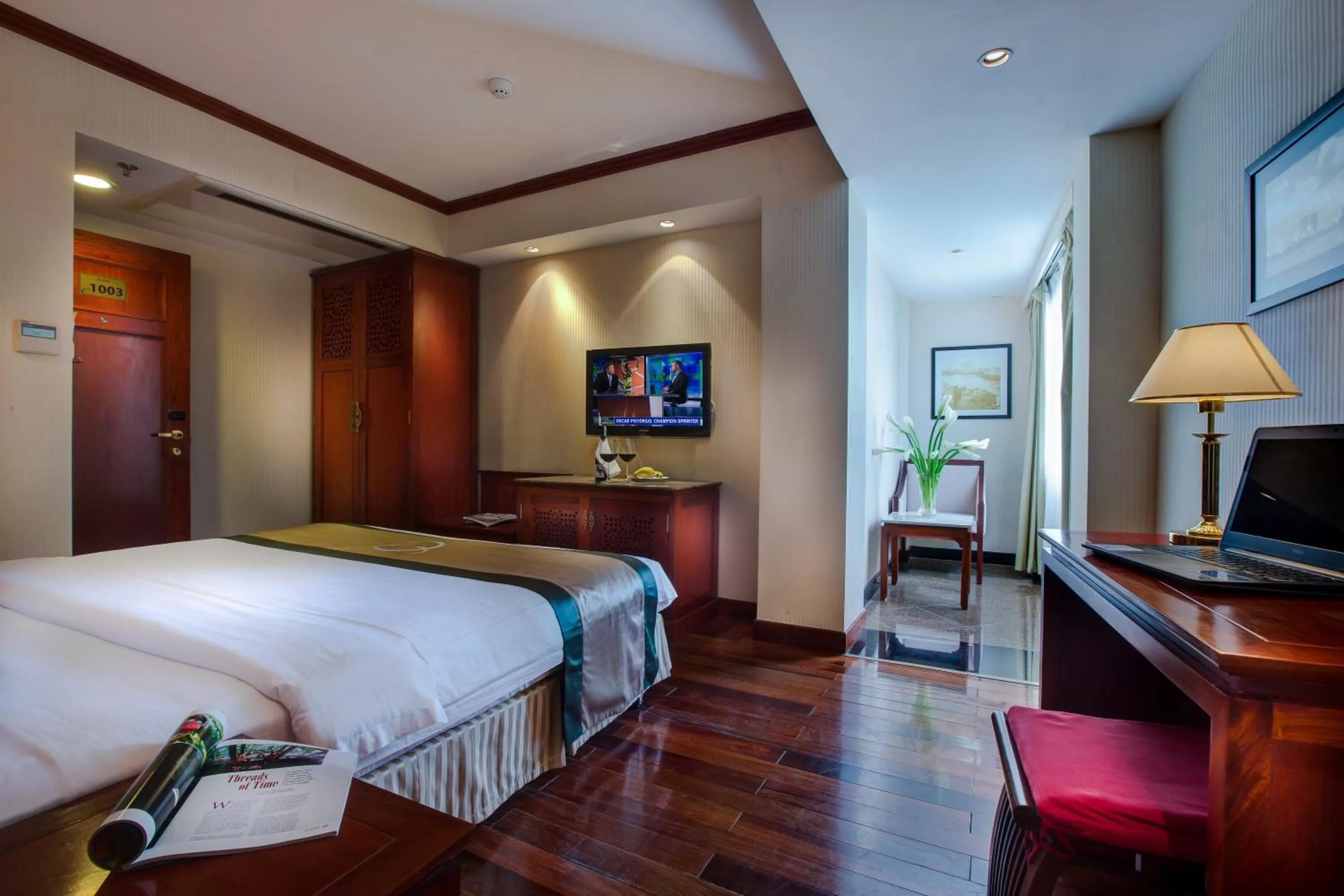 TV and multimedia, Bed in Conifer Boutique Hotel