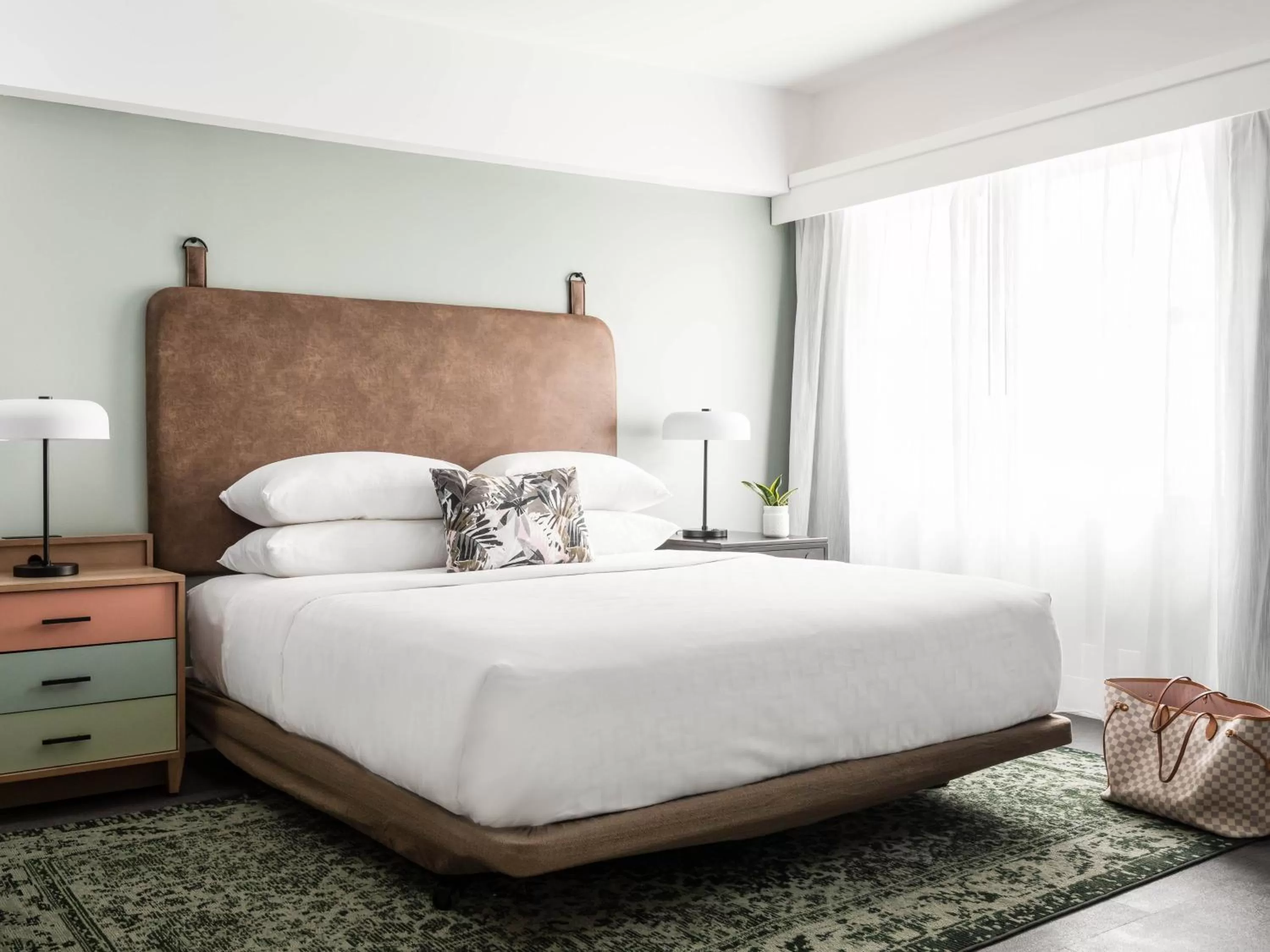 Photo of the whole room, Bed in Holiday Inn Express St. Louis Central West End by IHG