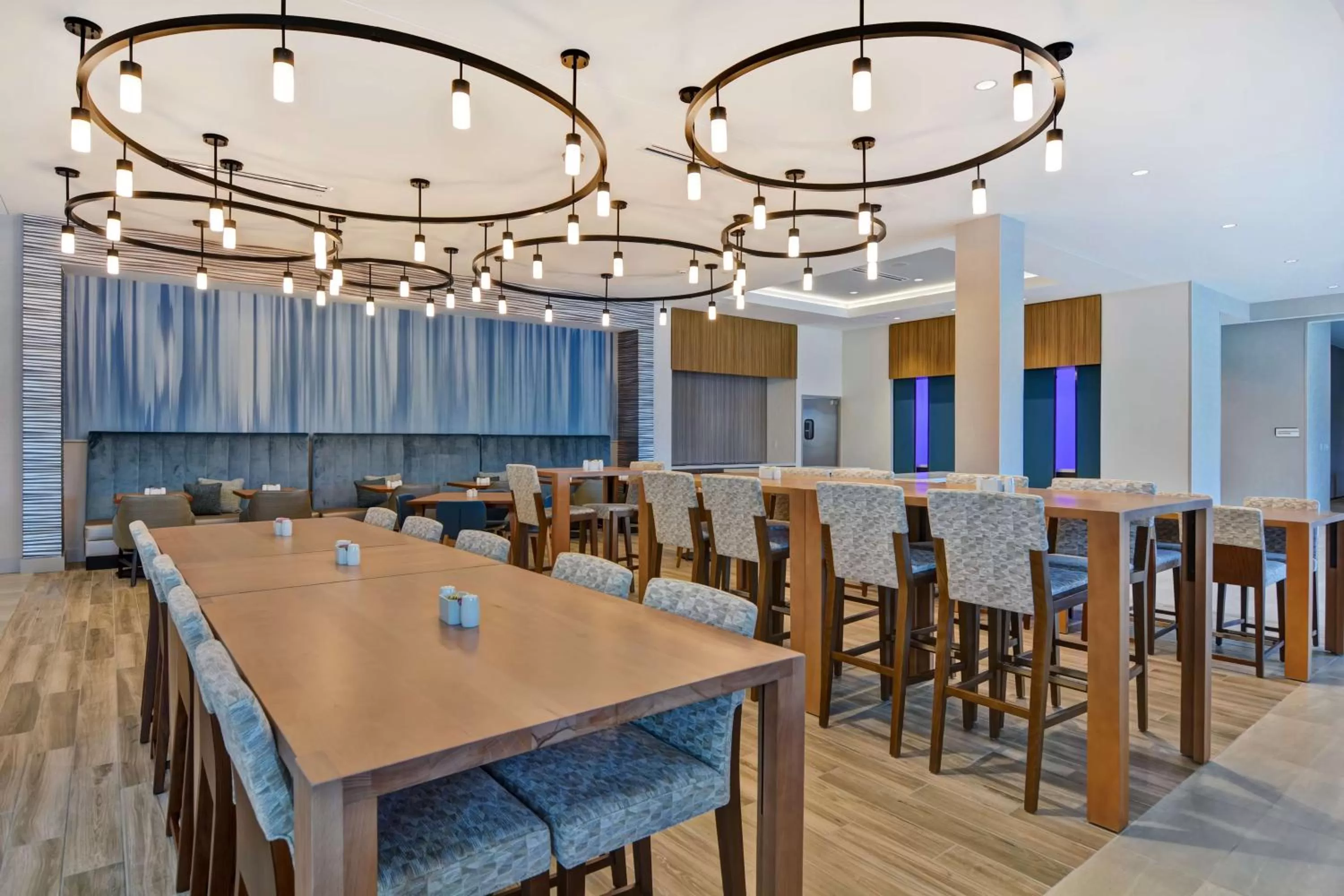 Restaurant/places to eat in Hilton Garden Inn Destin Miramar Beach, Fl