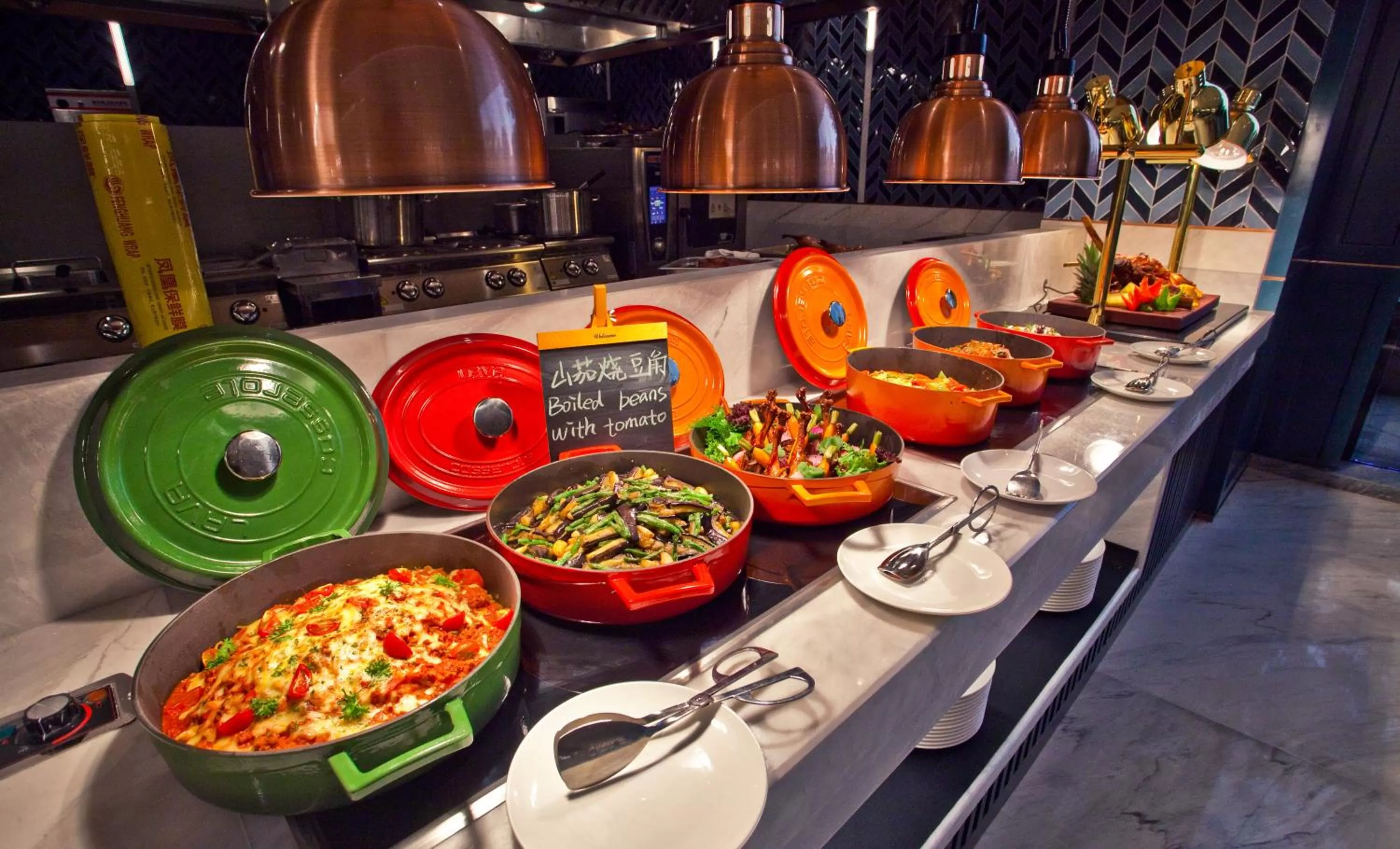 Food in Wyndham Qingdao l Free Fixed-Time Shuttle Service Between Hotel and Airport & North Railway Station l Outdoor Children's Amusement Park l 1-Hour Play Snooker or Table Tennis