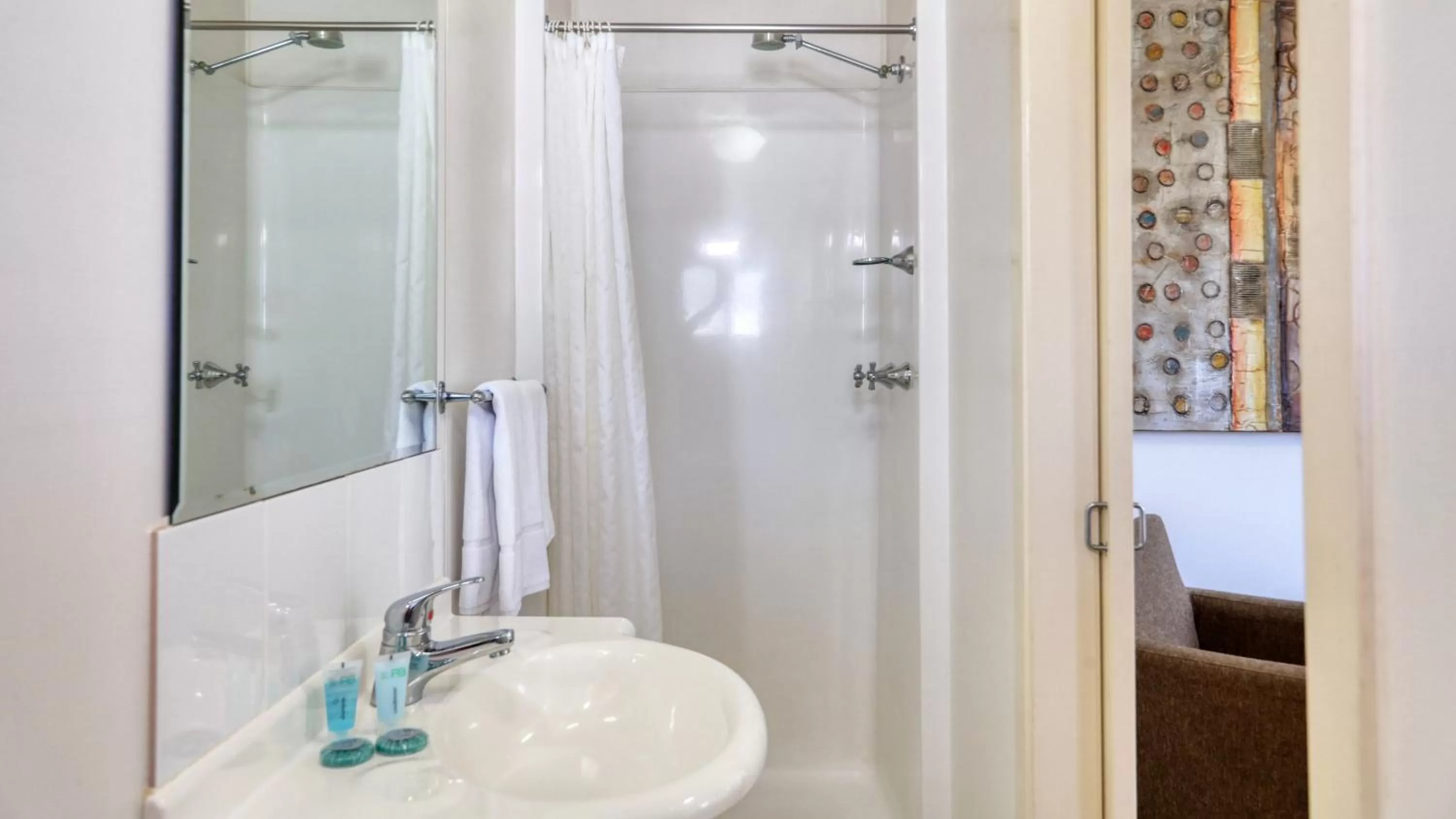 Shower in Chinchilla Motor Inn