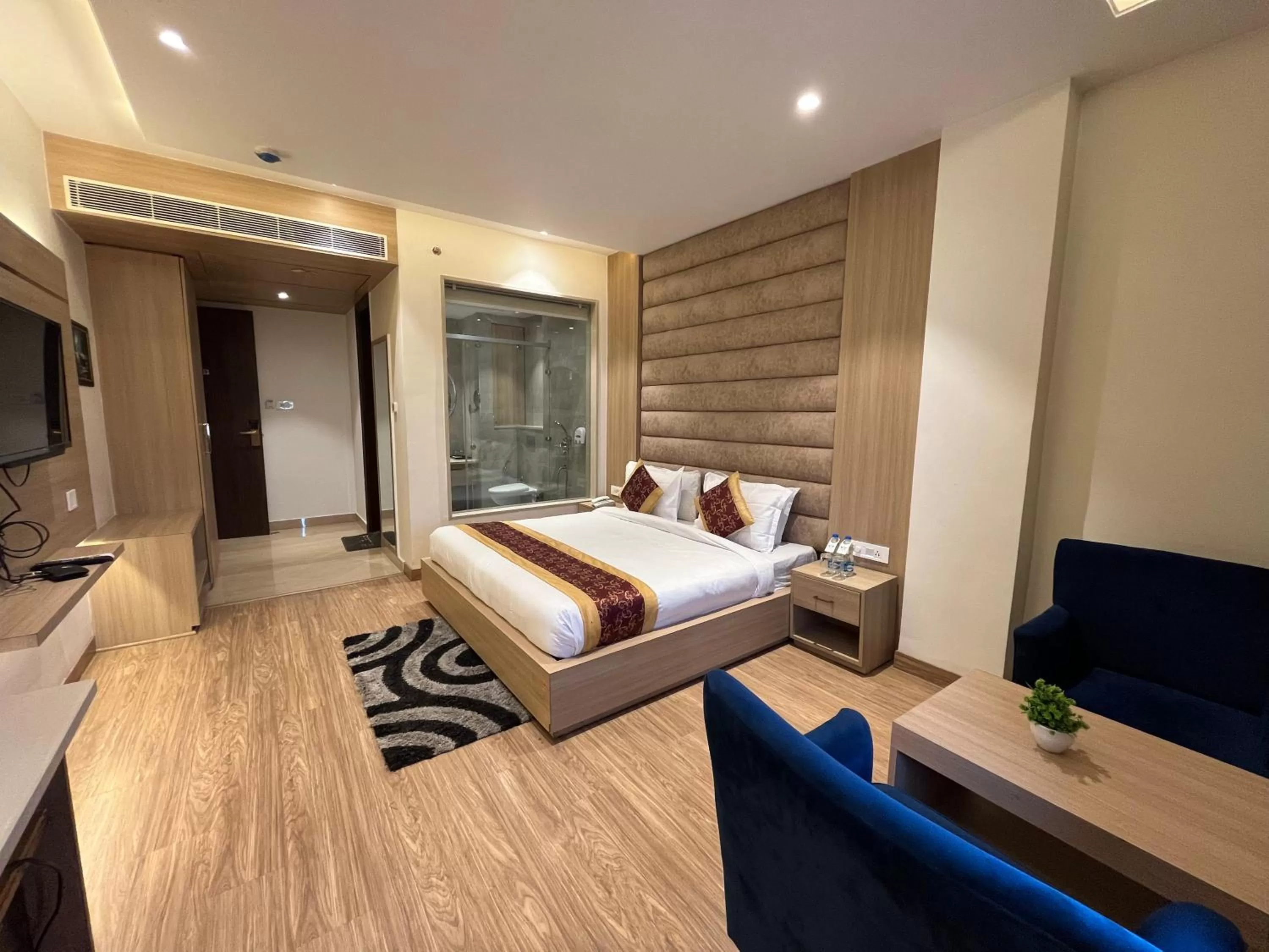 Photo of the whole room, Bed in RRV Hotel