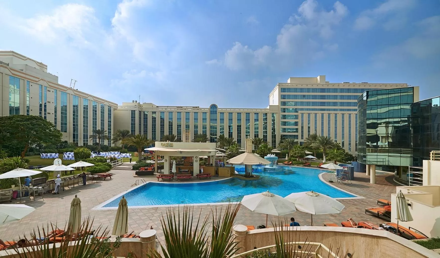 Swimming pool in Millennium Airport Hotel Dubai
