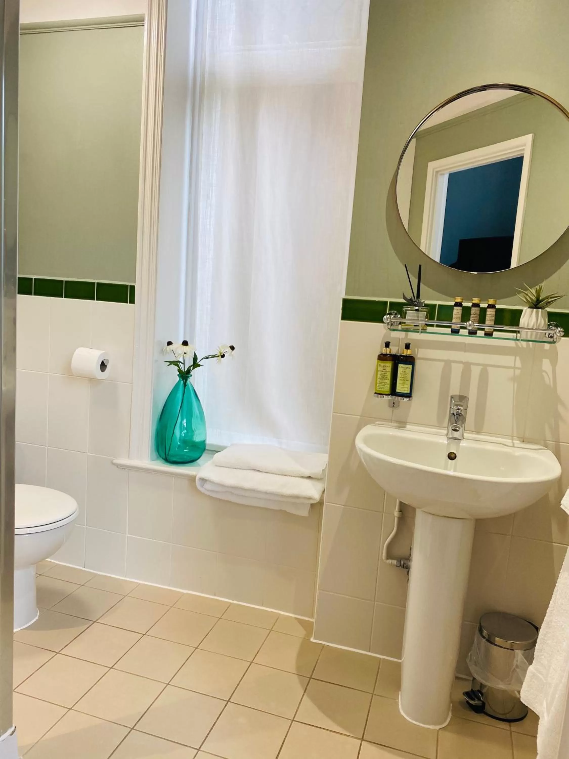 Bathroom in Embankment Hotel