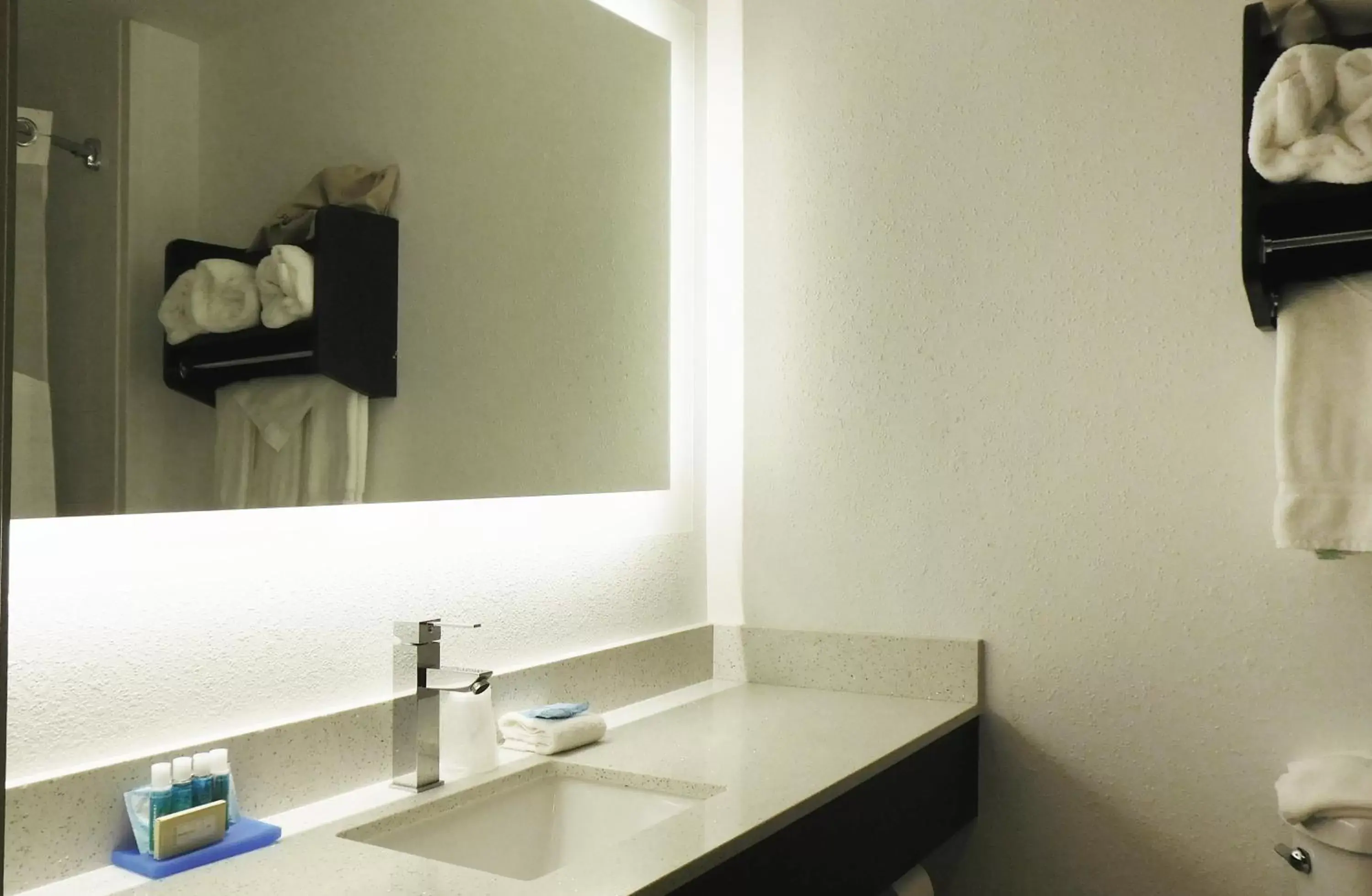 Standard King Room - Non-Smoking in Holiday Inn Express - Coventry S - West Warwick Area, an IHG Hotel Standard King Room - Non-Smoking in Holiday Inn Express - Coventry S - West Warwick Area, an IHG Hotel