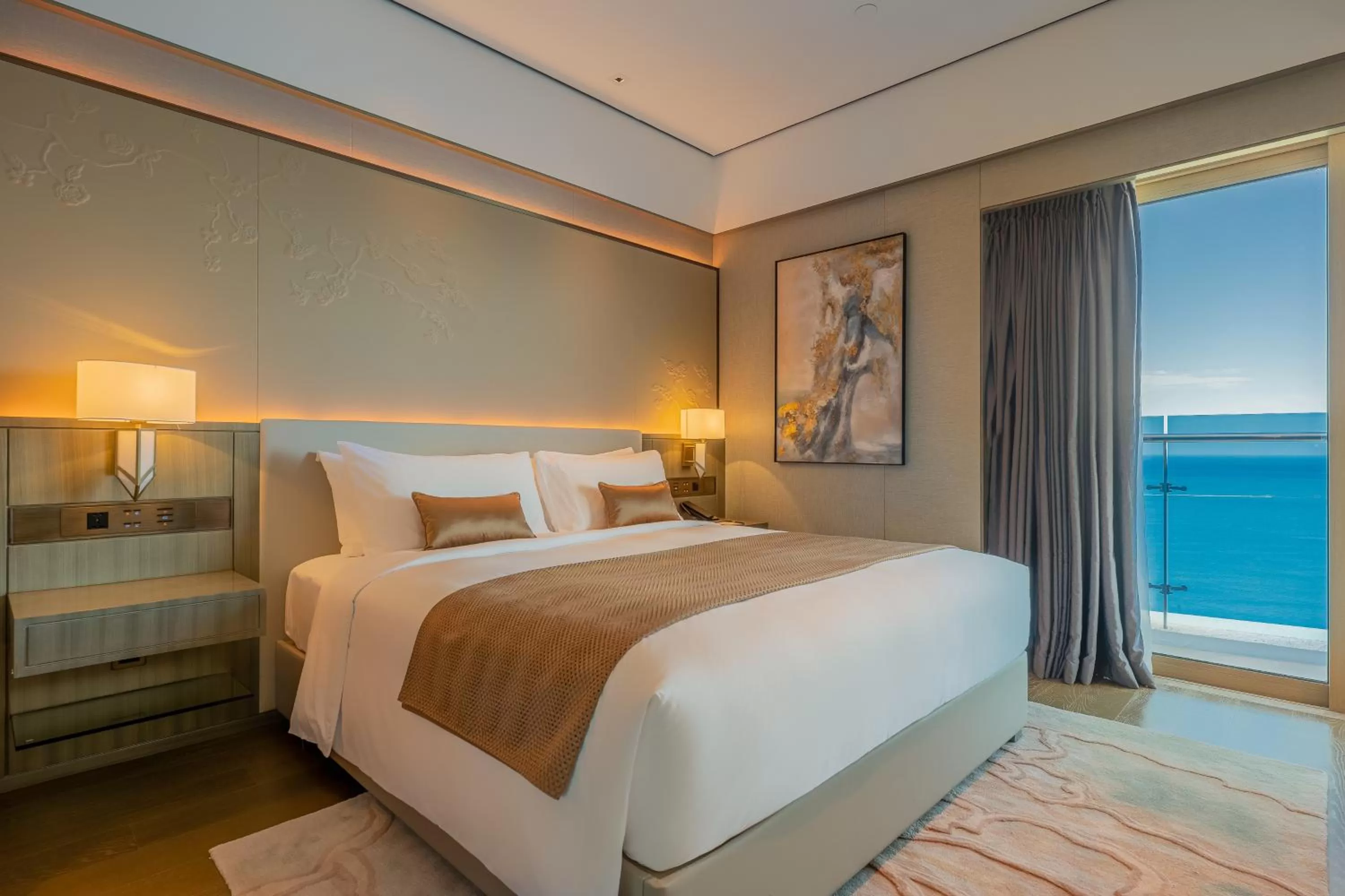 Bed in Howard Johnson Plaza by Wyndham Blue Bay Sihanoukville