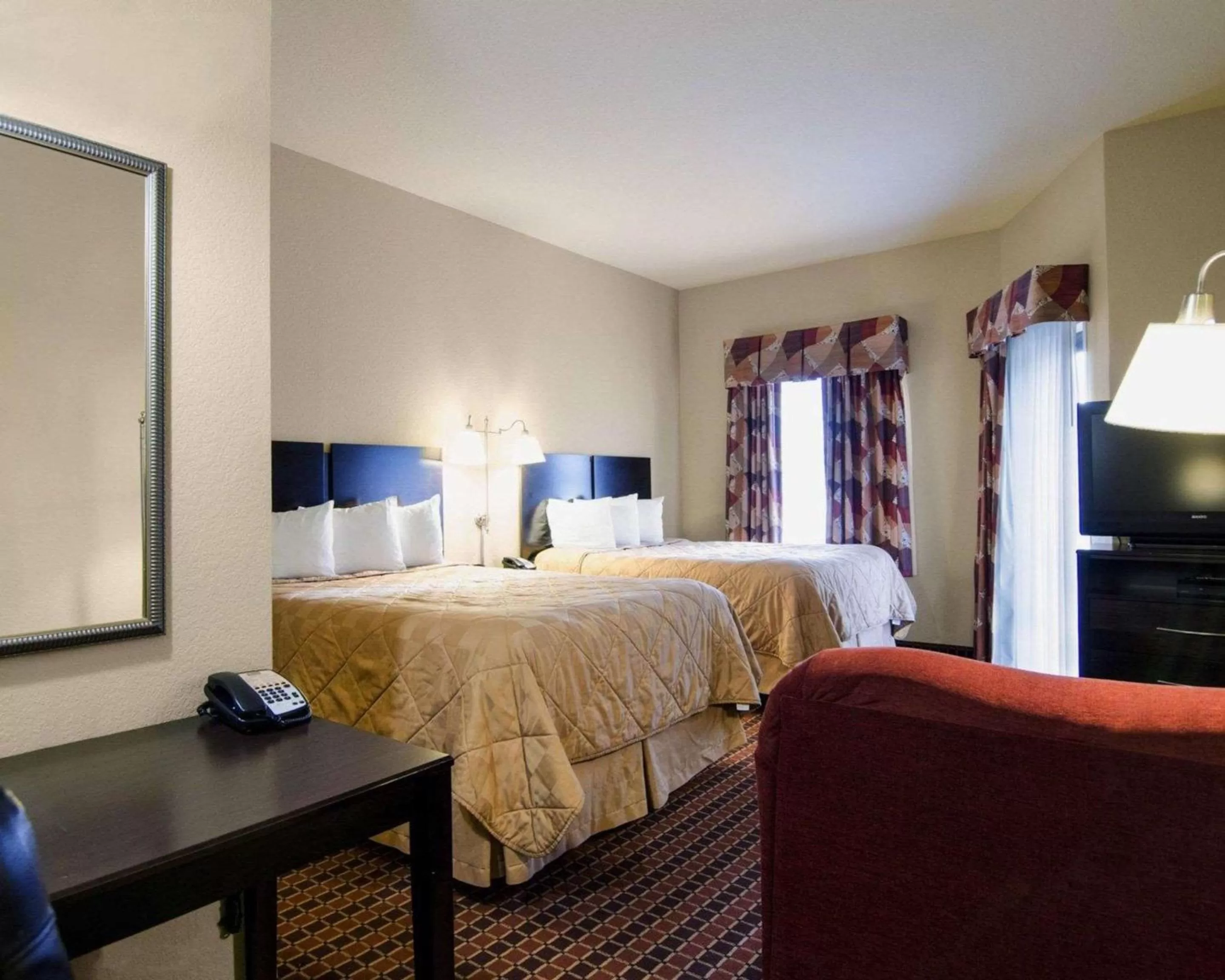Photo of the whole room, Bed in Affordable Suites of America Rogers - Bentonville