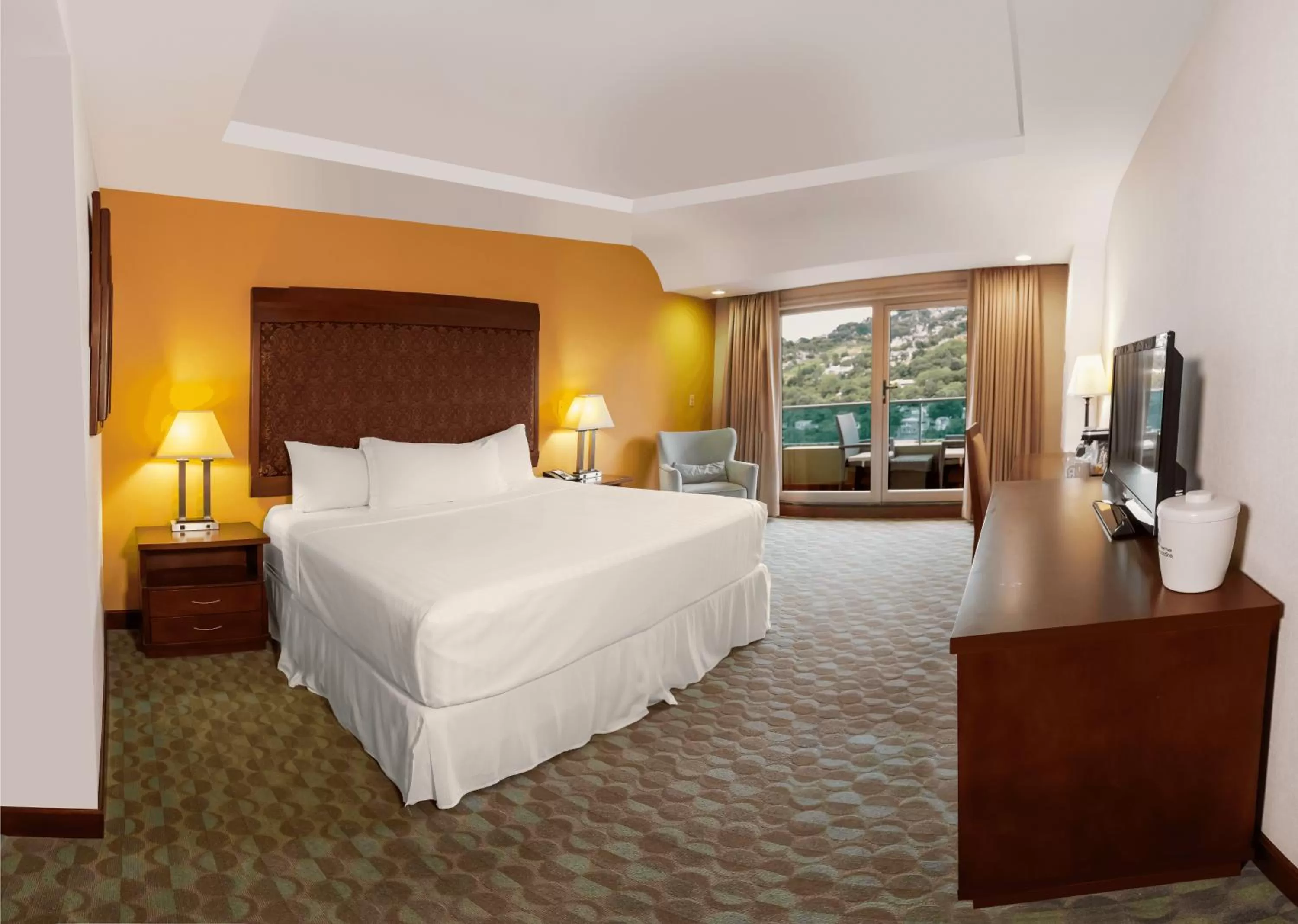 Shower, Bed in Hotel Plaza Juan Carlos