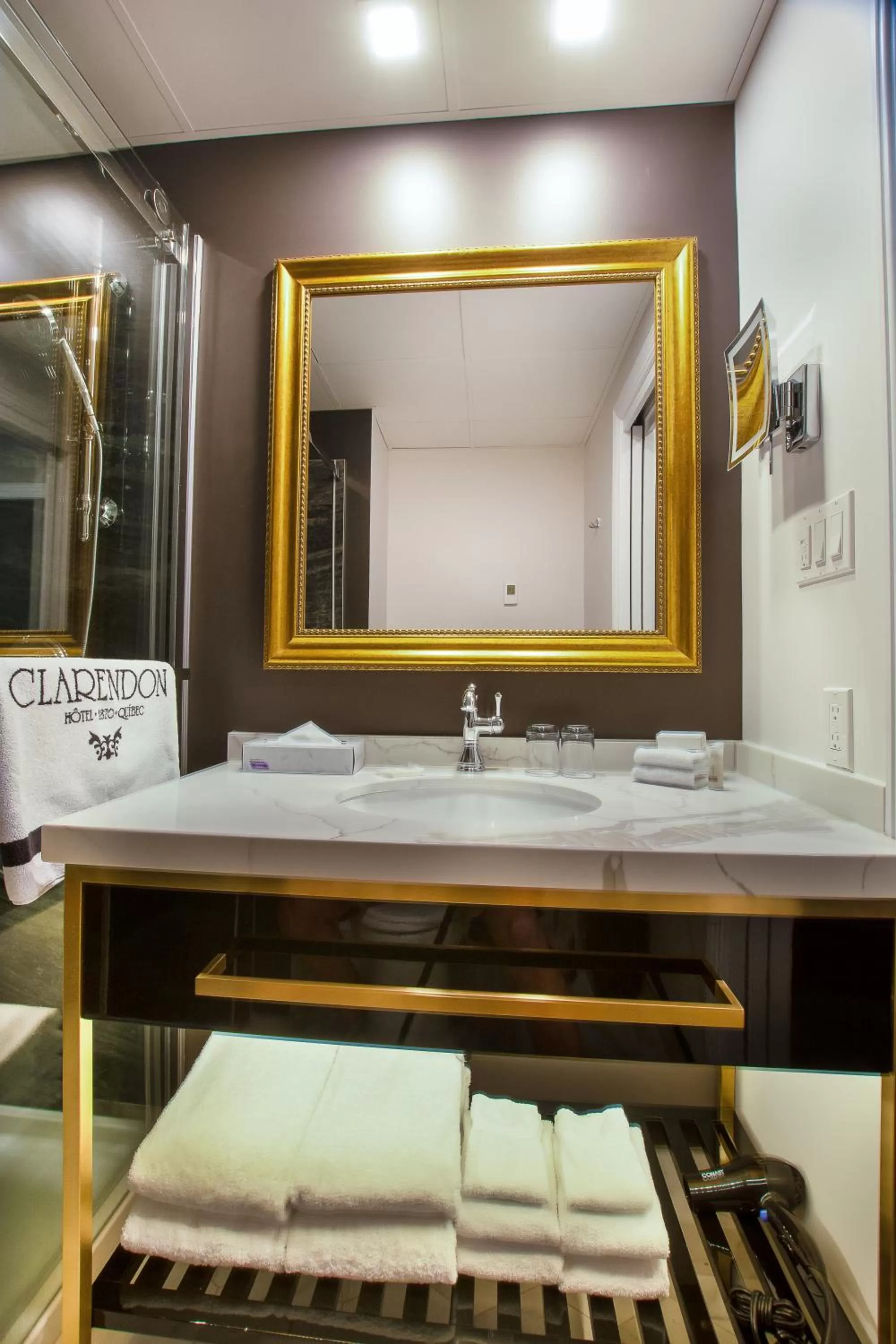 Bed in Hotel Clarendon