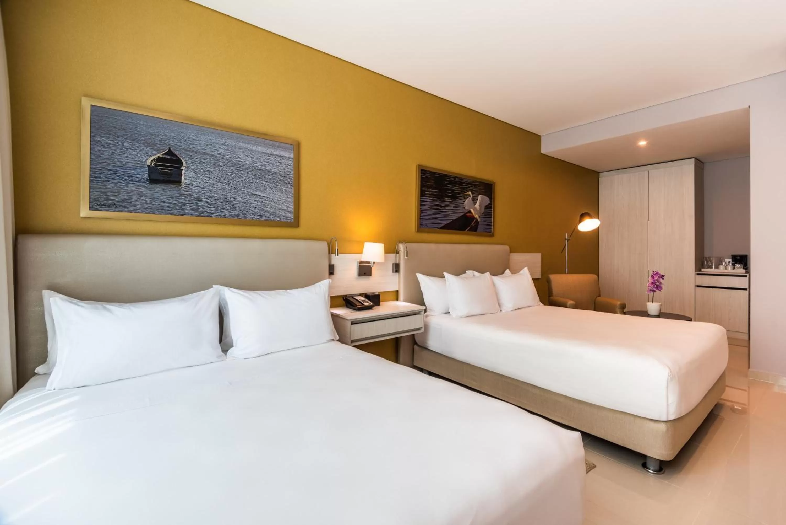 Photo of the whole room, Bed in Crowne Plaza Barranquilla by IHG