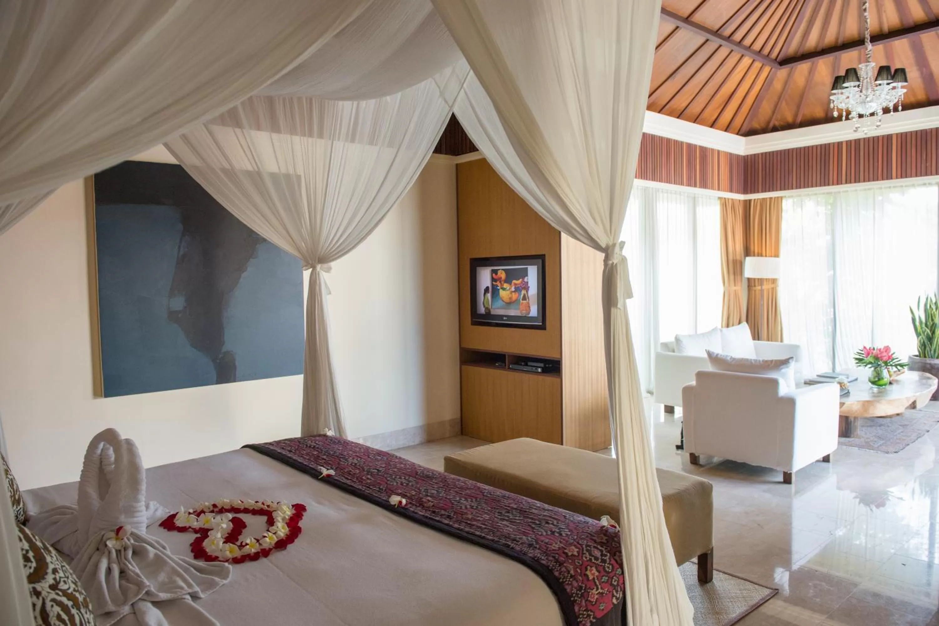 Living room, Bed in Komaneka at Rasa Sayang Ubud