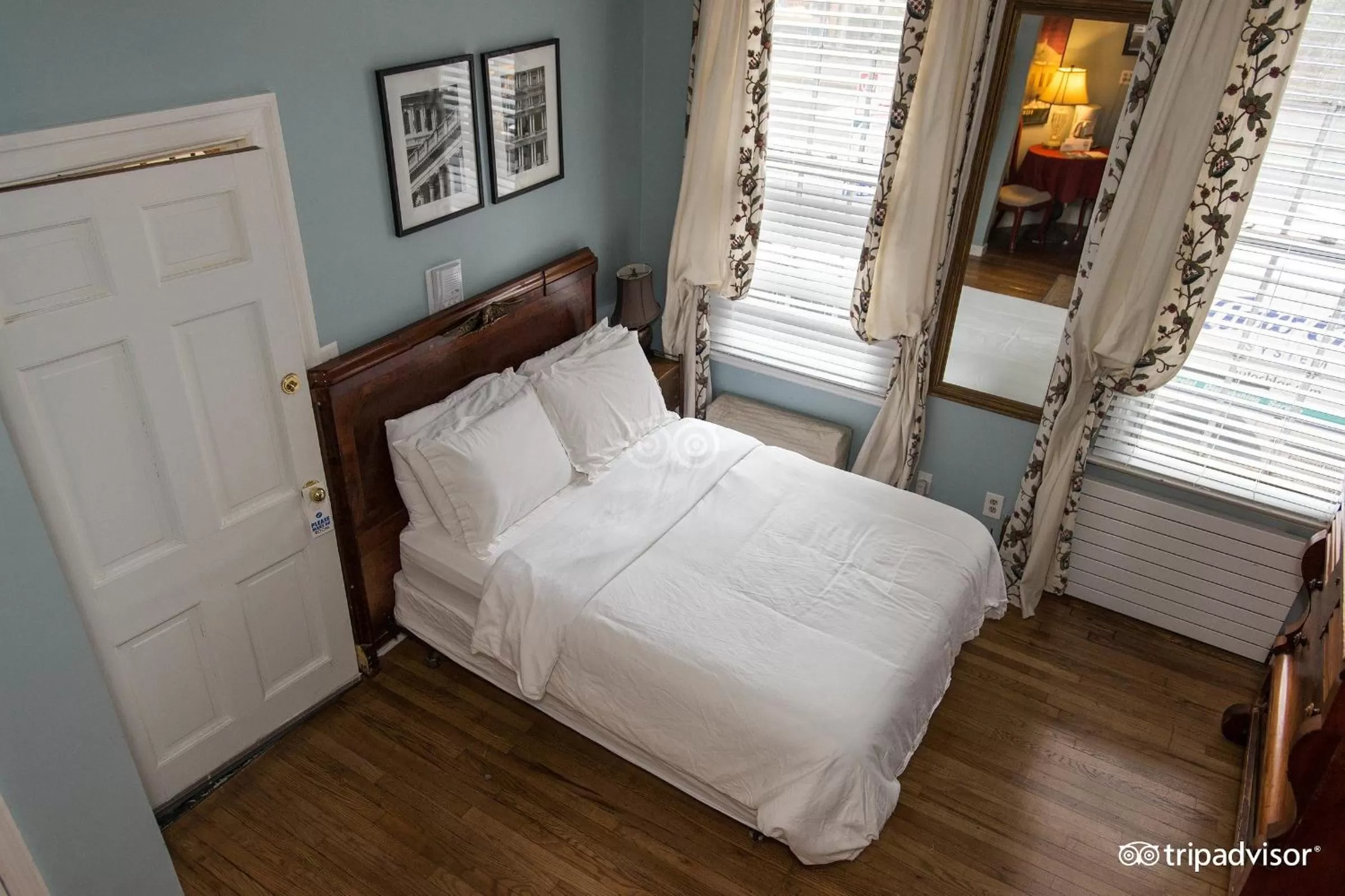 Bed in Incentra Village Hotel