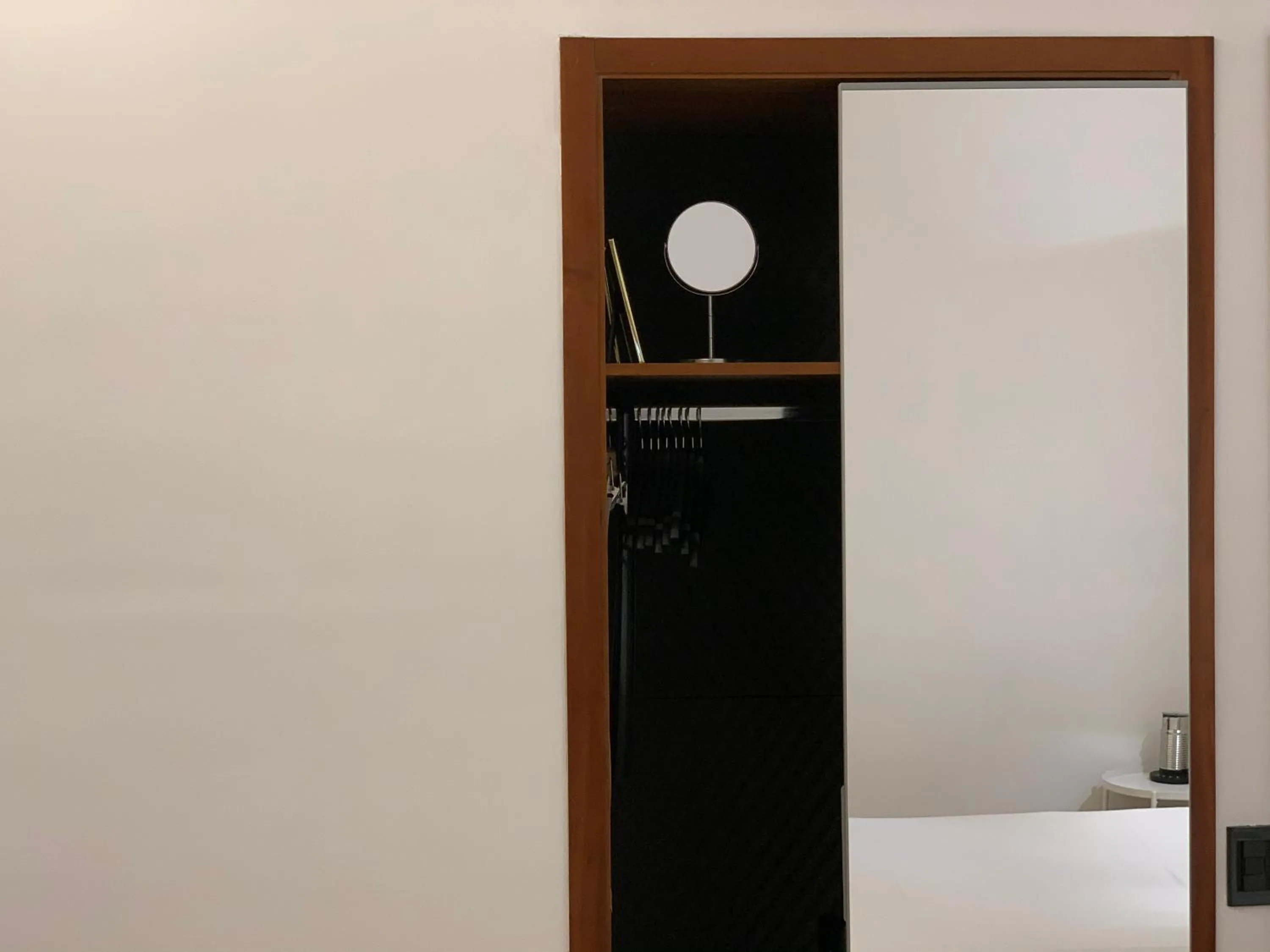 wardrobe in Albergo Delle Regioni, Barberini - Fontana di Trevi