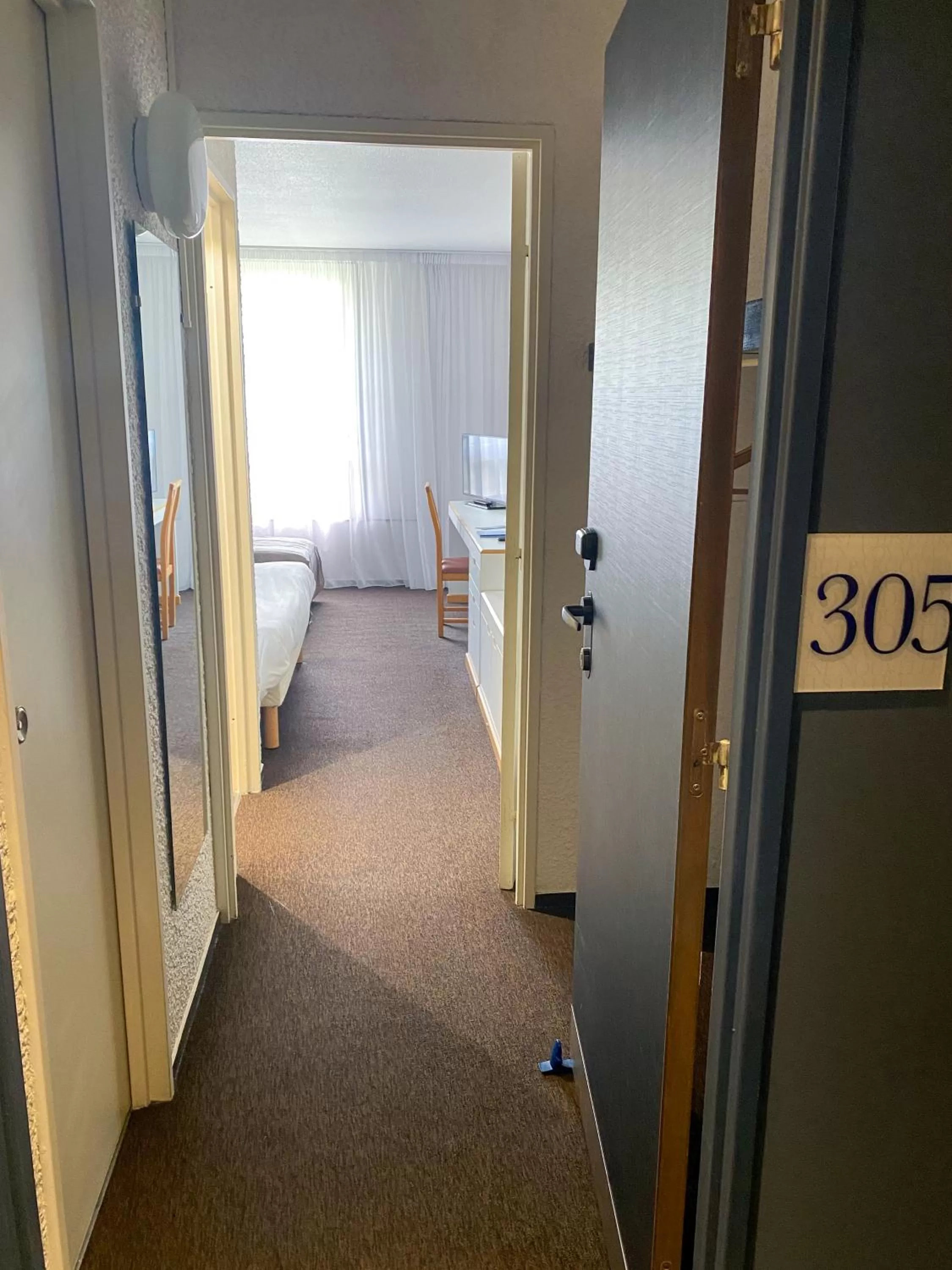 Staff, Bed in Kyriad Montchanin le Creusot