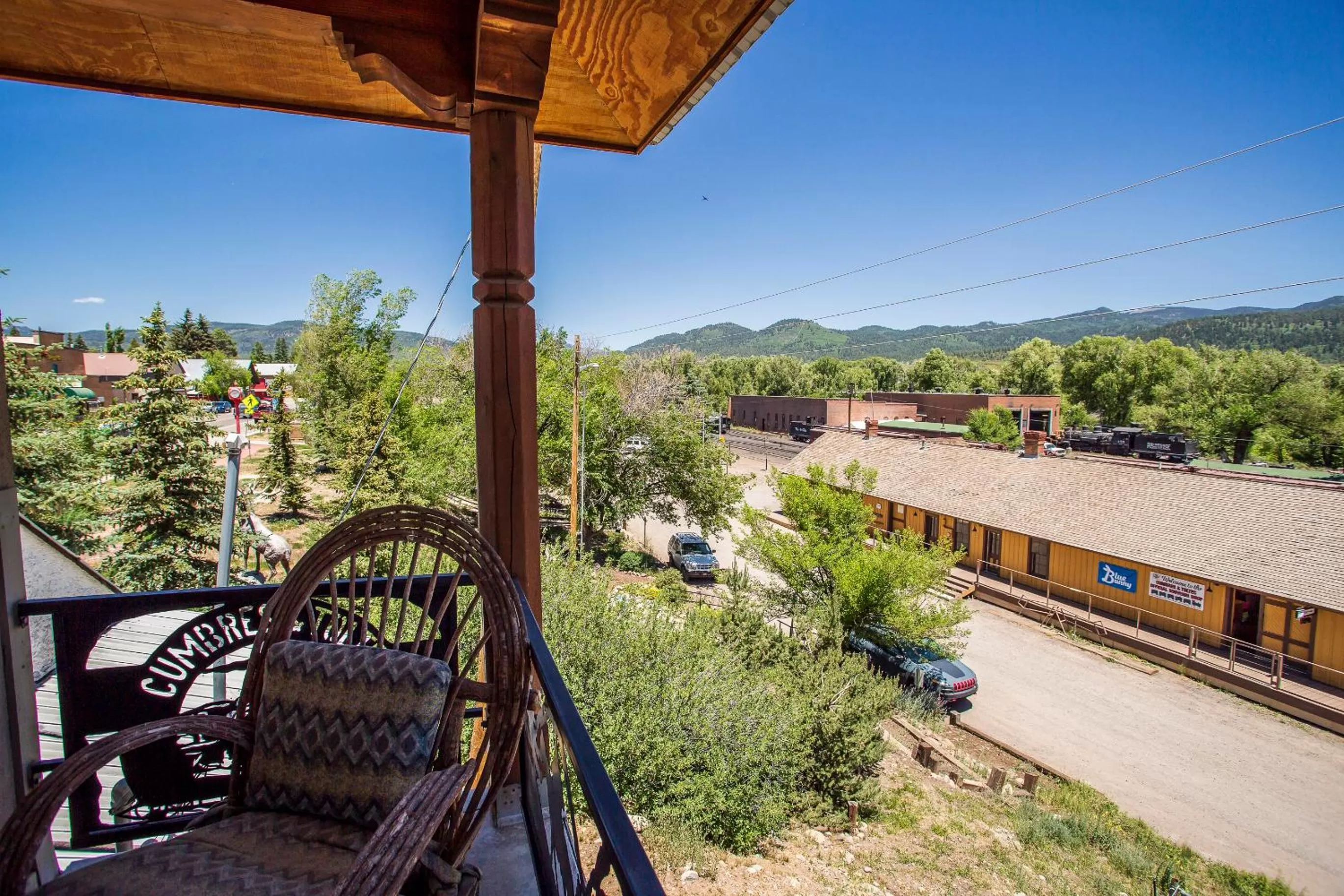 Main St Loft Overlooking Train Yard - Lofts Sterling & Sage - Toltec