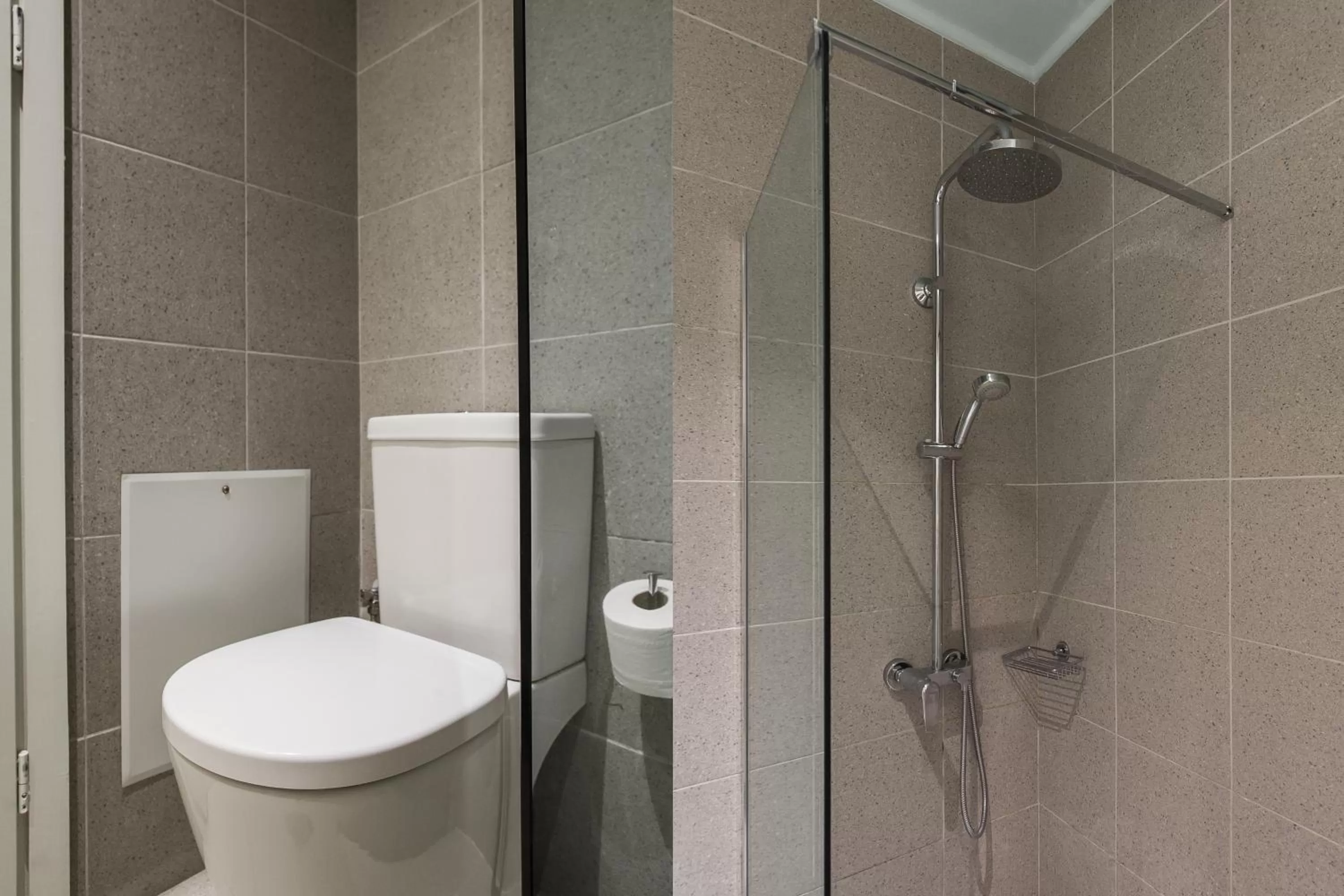 Shower, Bathroom in ZOIA The Hill by UPSTREET