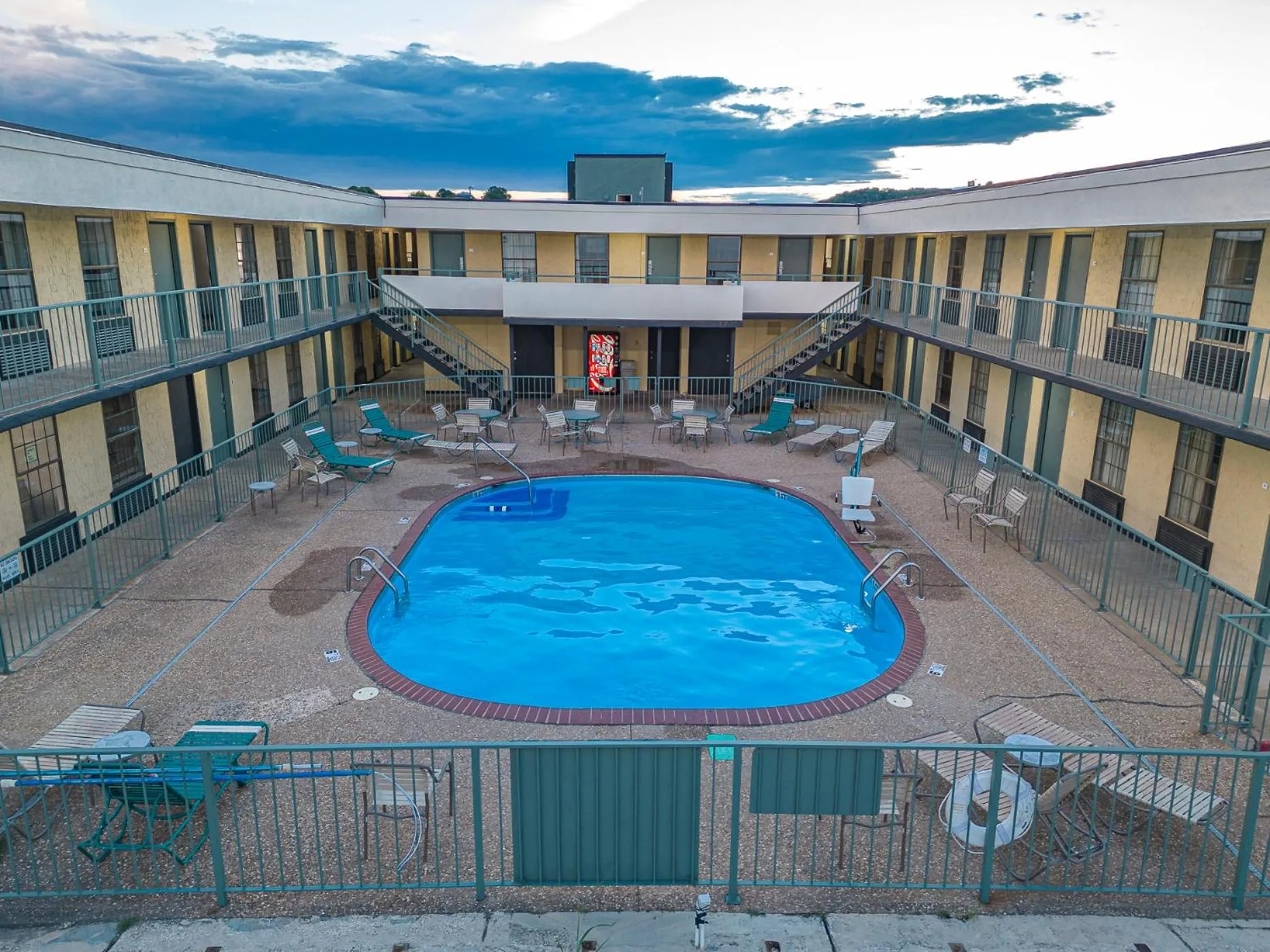 Swimming pool in Quality Inn