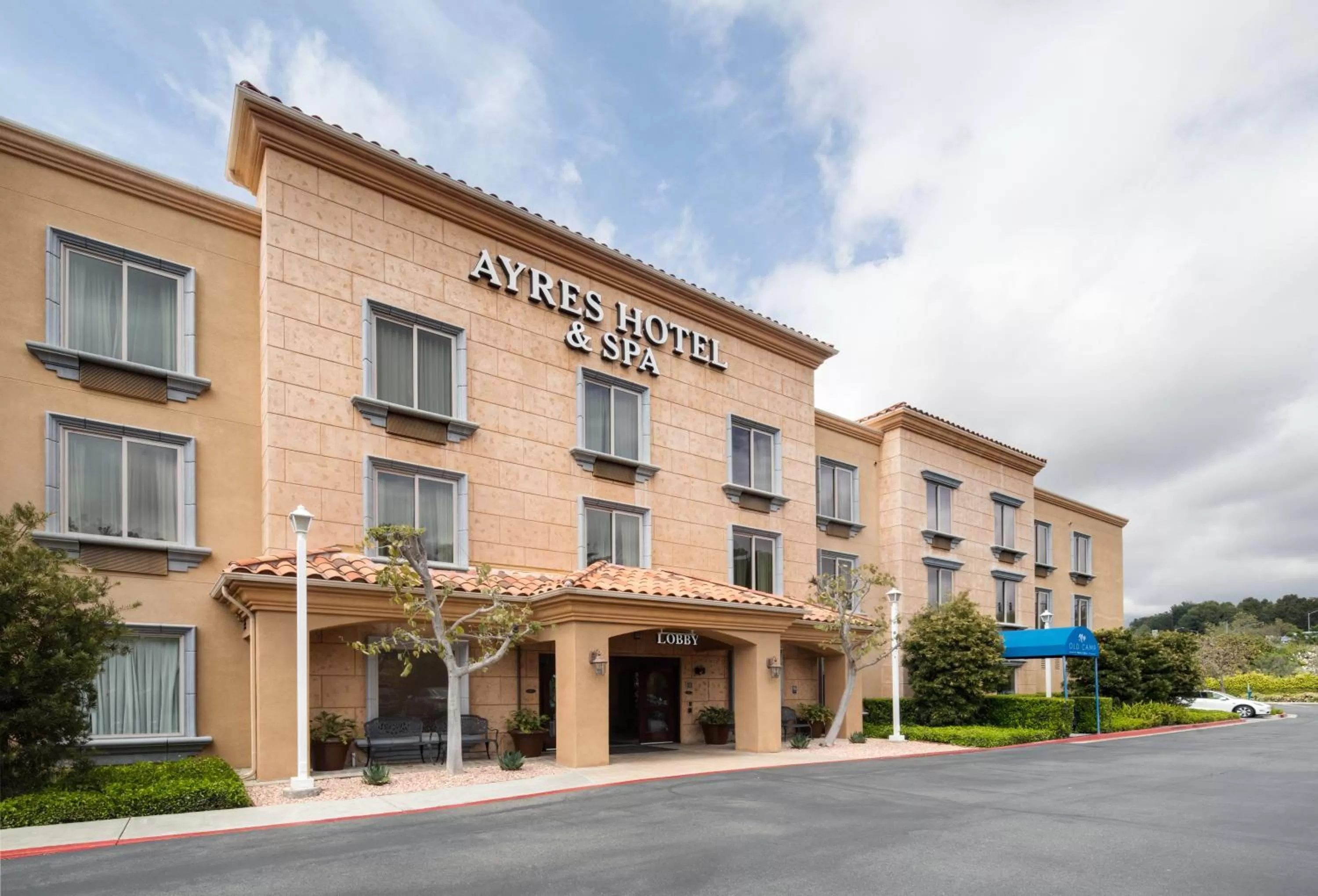 Property building in Ayres Hotel & Spa Mission Viejo - Lake Forest